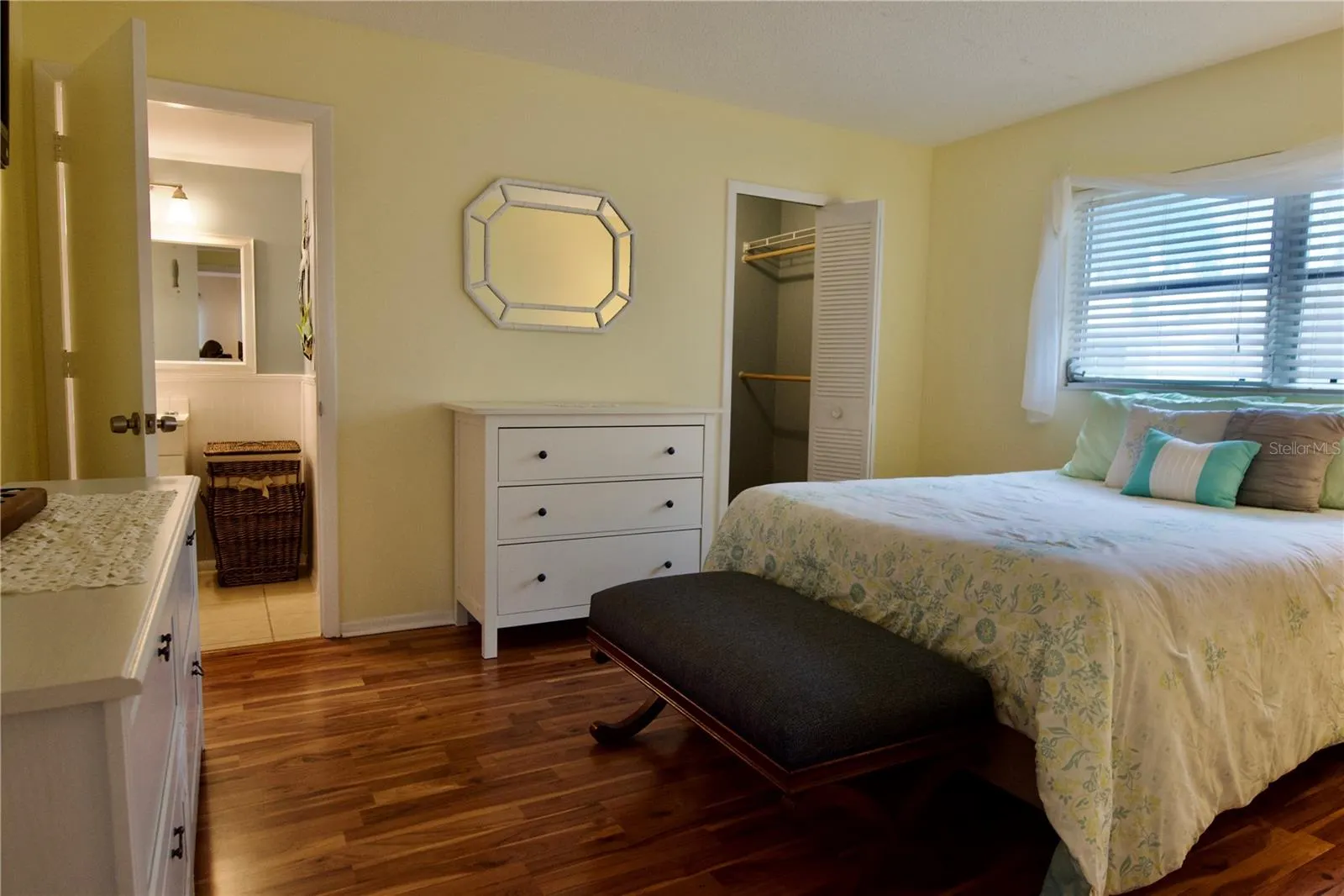 390 301 BLVD W #11A, #11A