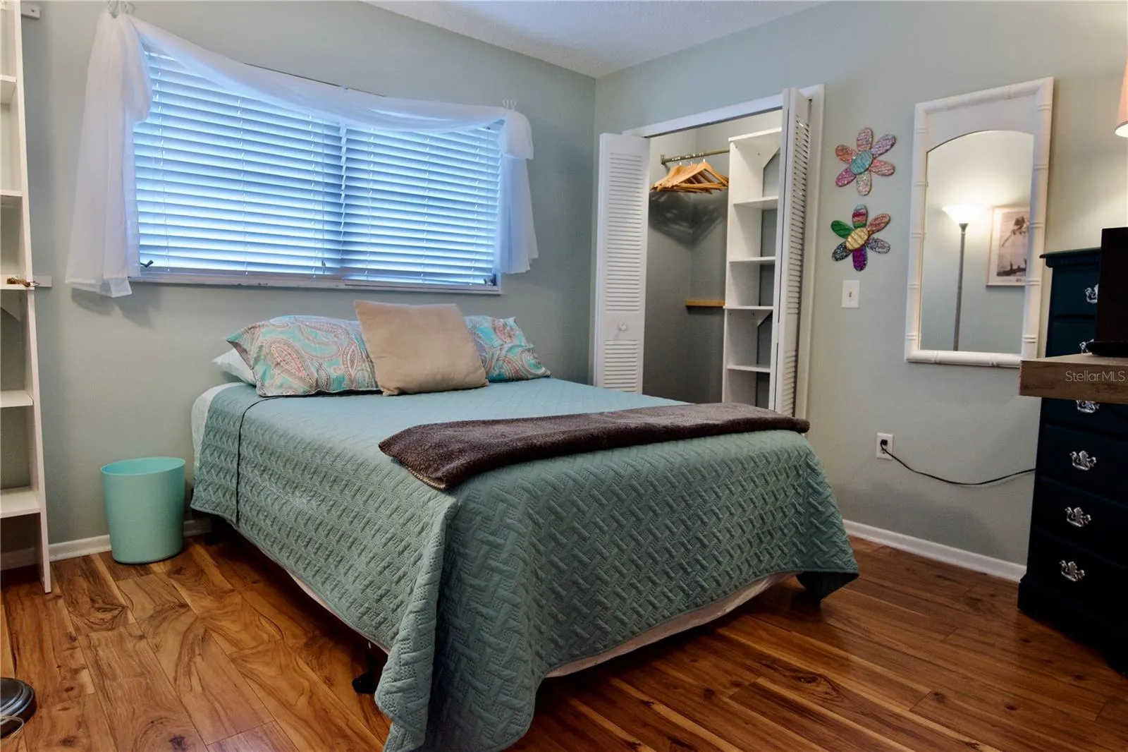 390 301 BLVD W #11A, #11A
