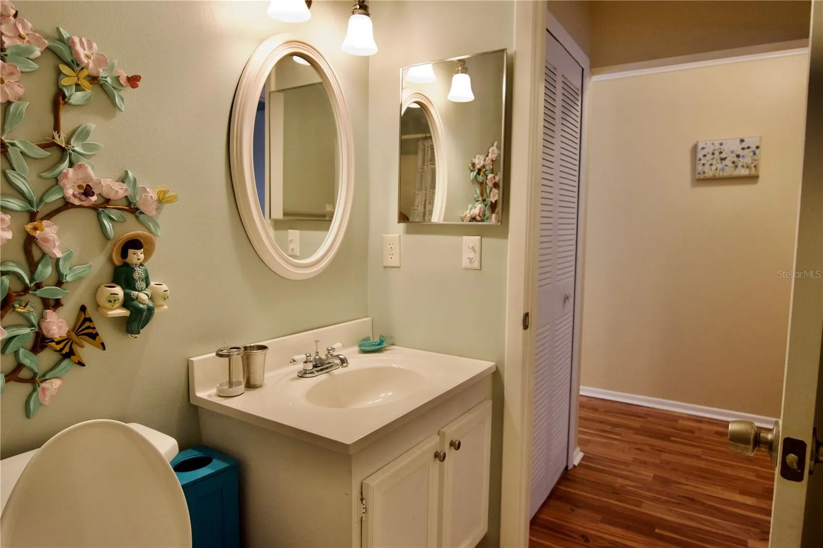 390 301 BLVD W #11A, #11A