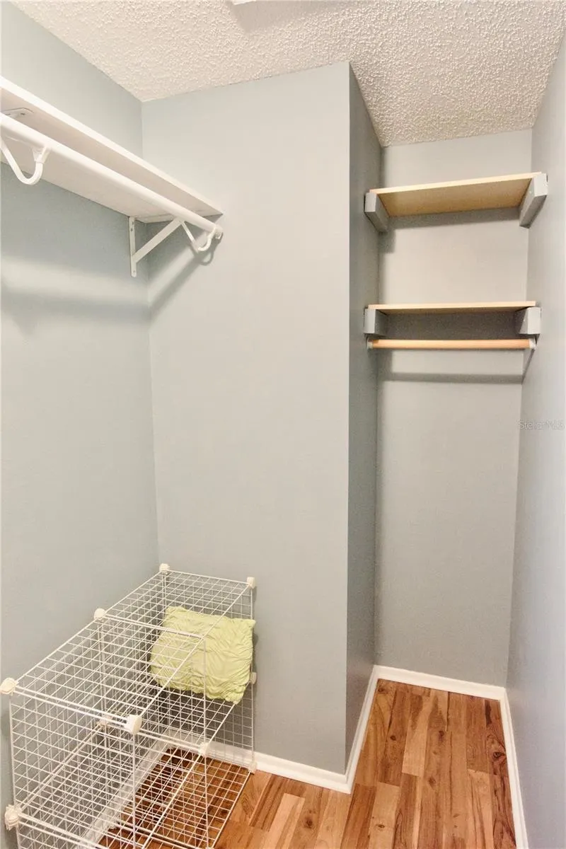 390 301 BLVD W #11A, #11A