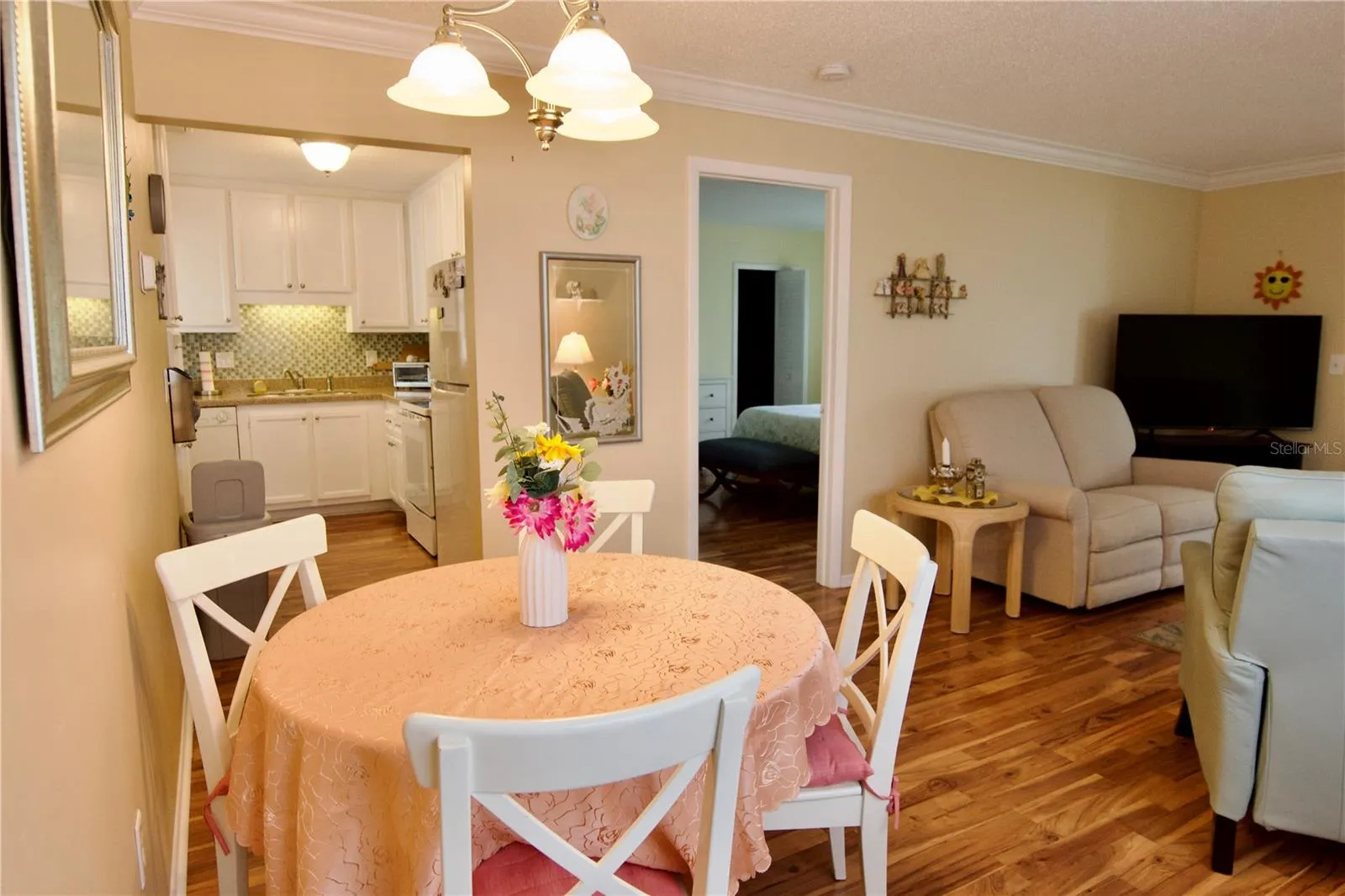 390 301 BLVD W #11A, #11A