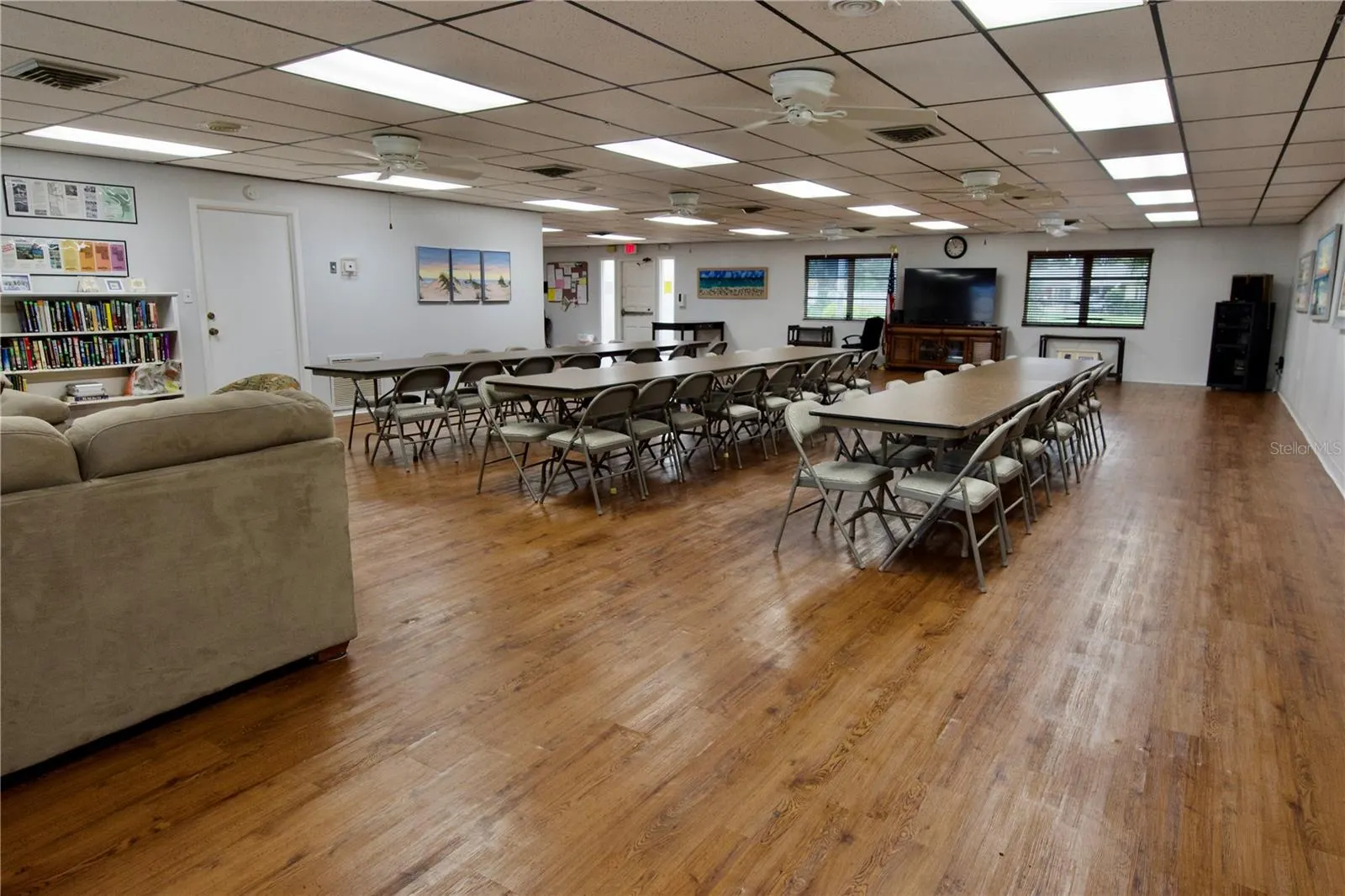 390 301 BLVD W #11A, #11A