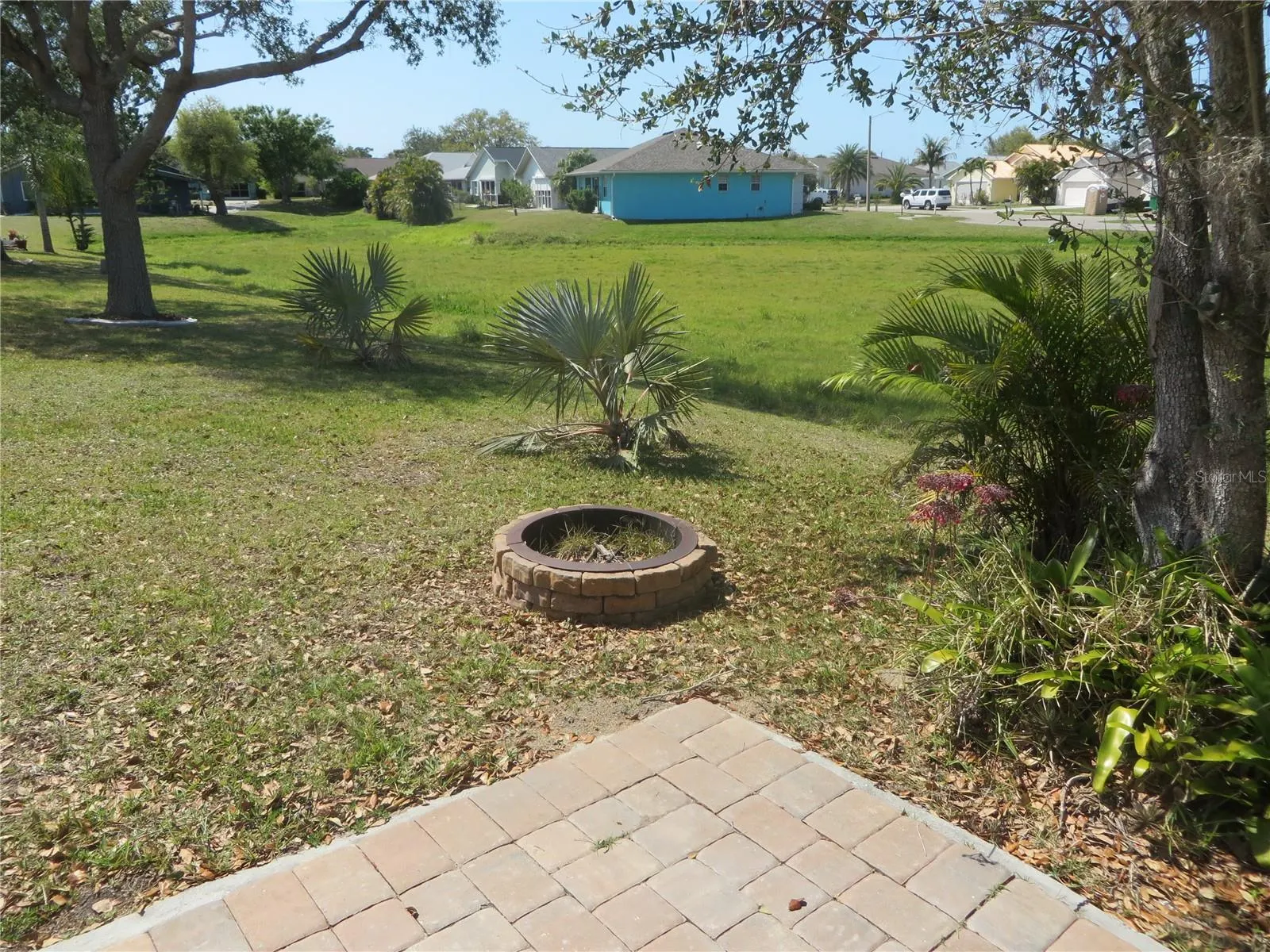 445 ROSE APPLE CIR
