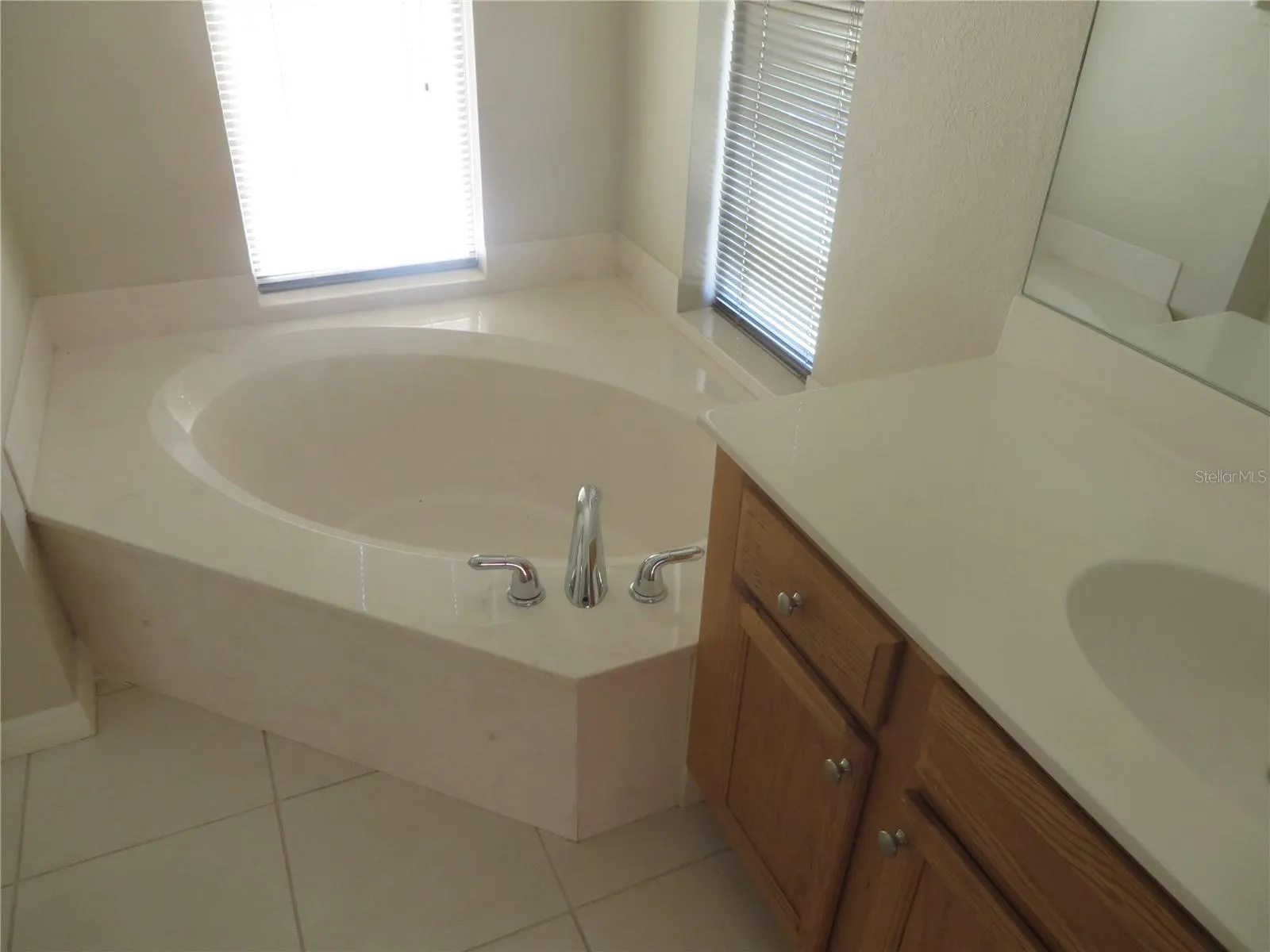 445 ROSE APPLE CIR