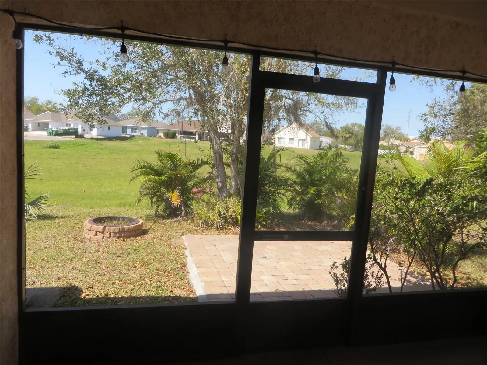 445 ROSE APPLE CIR