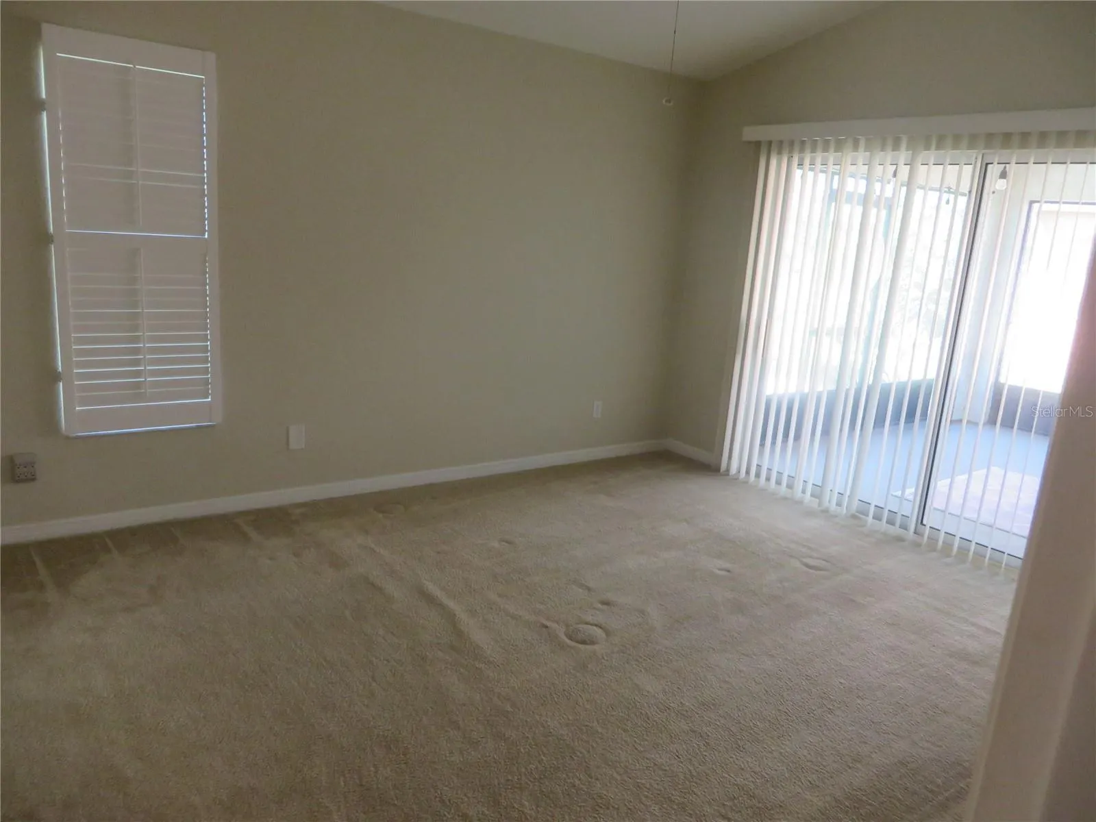 445 ROSE APPLE CIR