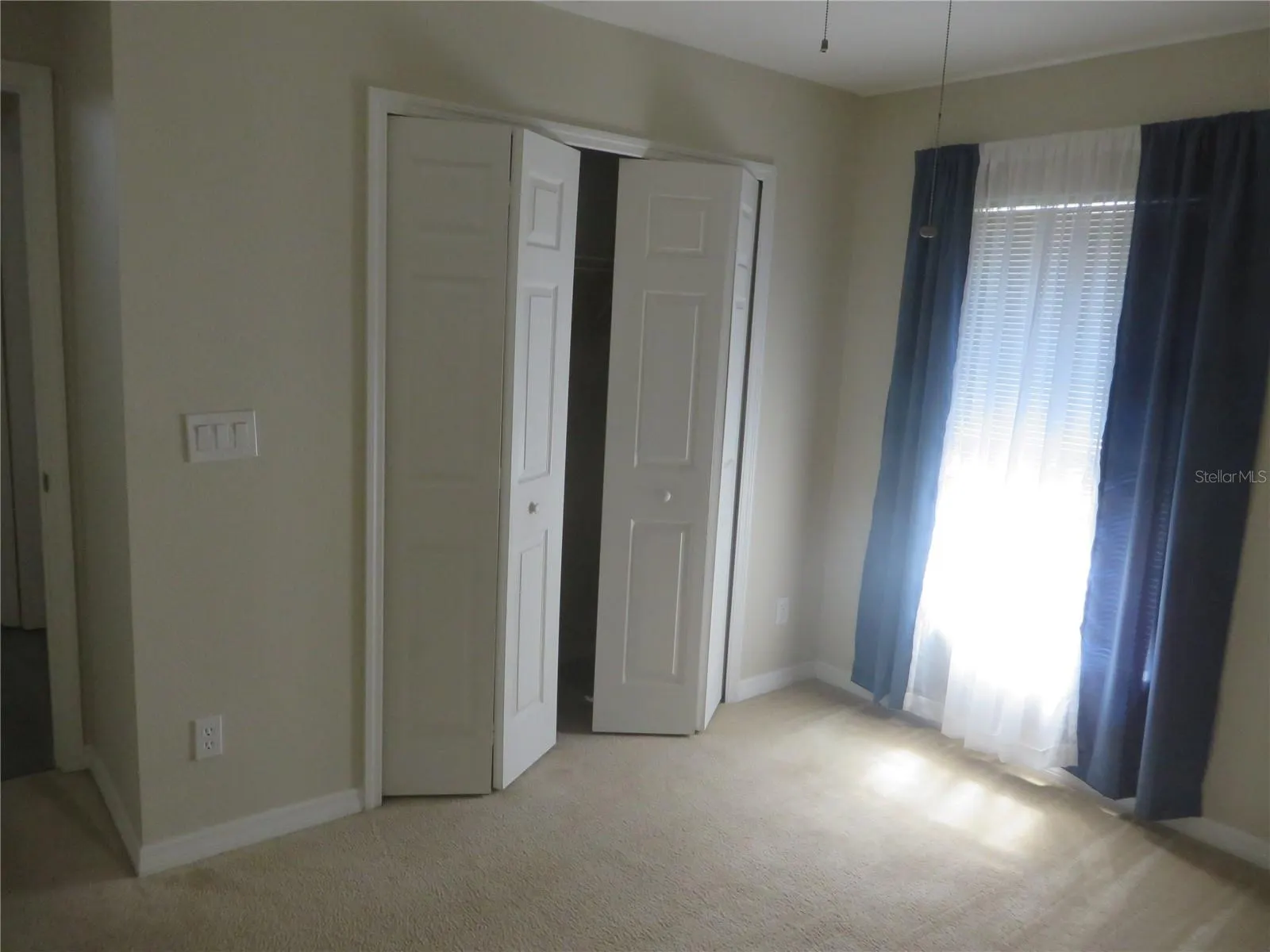 445 ROSE APPLE CIR
