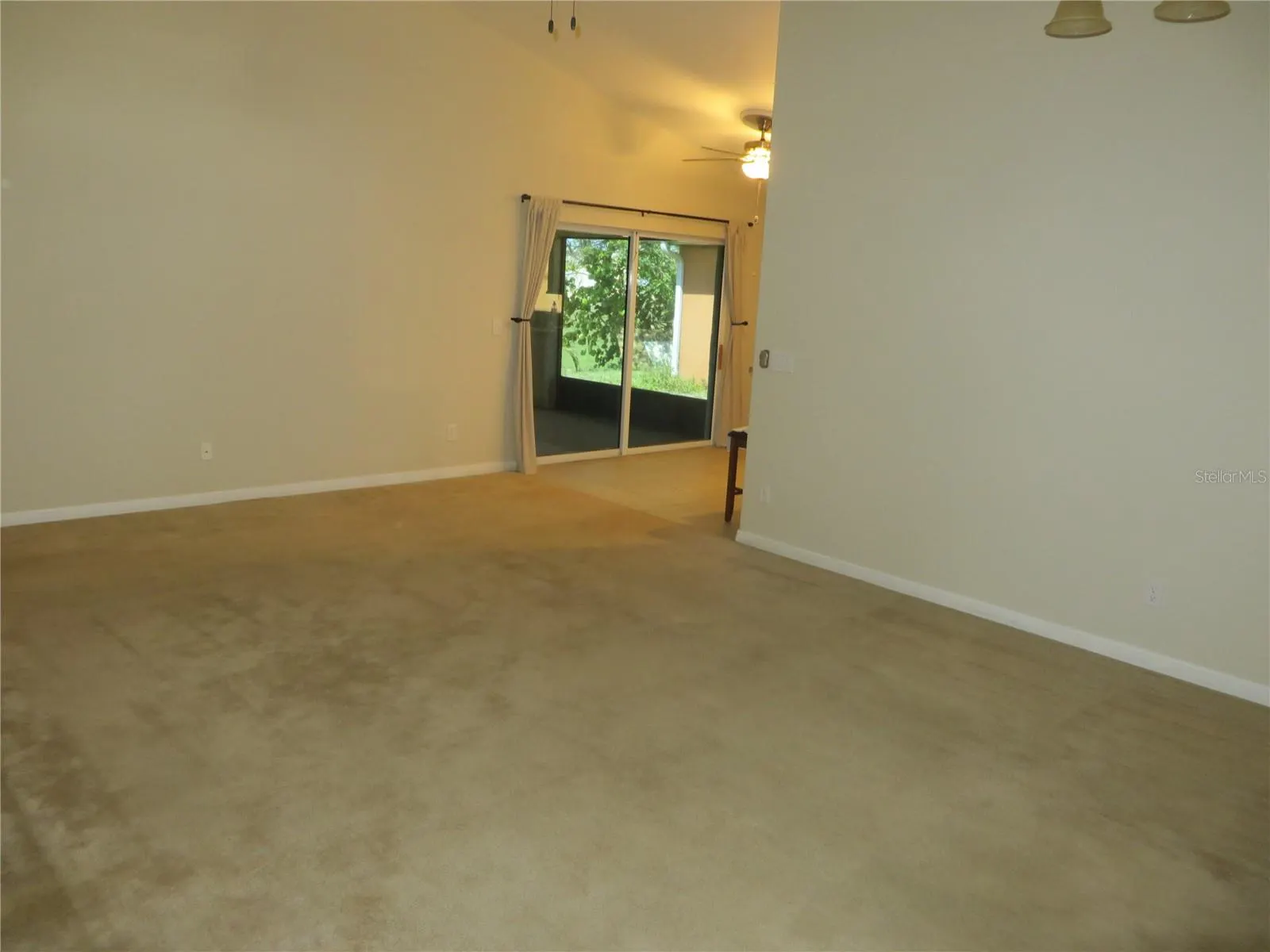 445 ROSE APPLE CIR