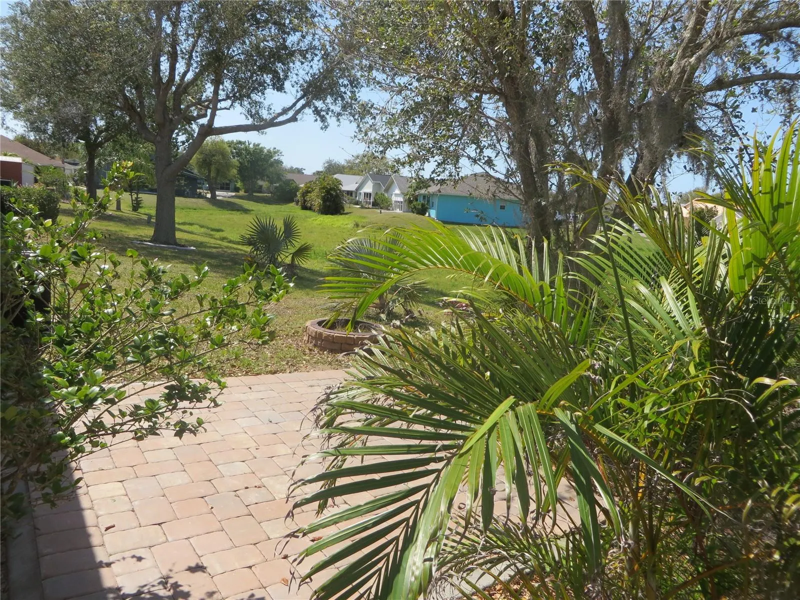 445 ROSE APPLE CIR
