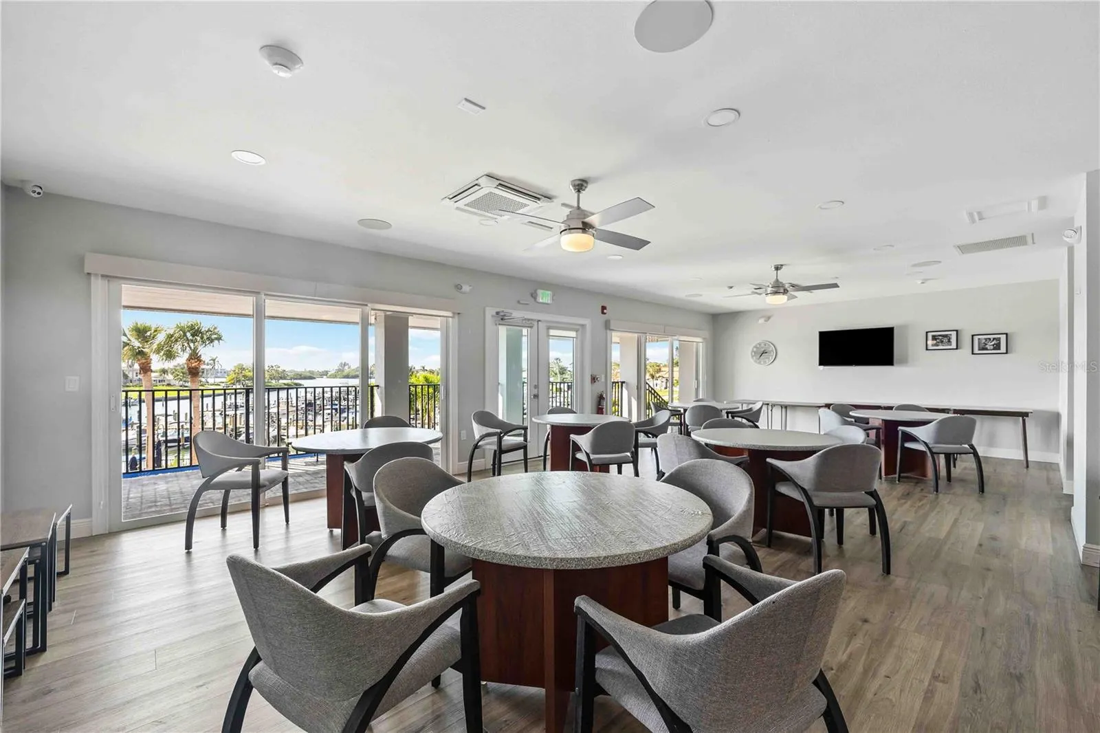 456 YACHT HARBOR DR