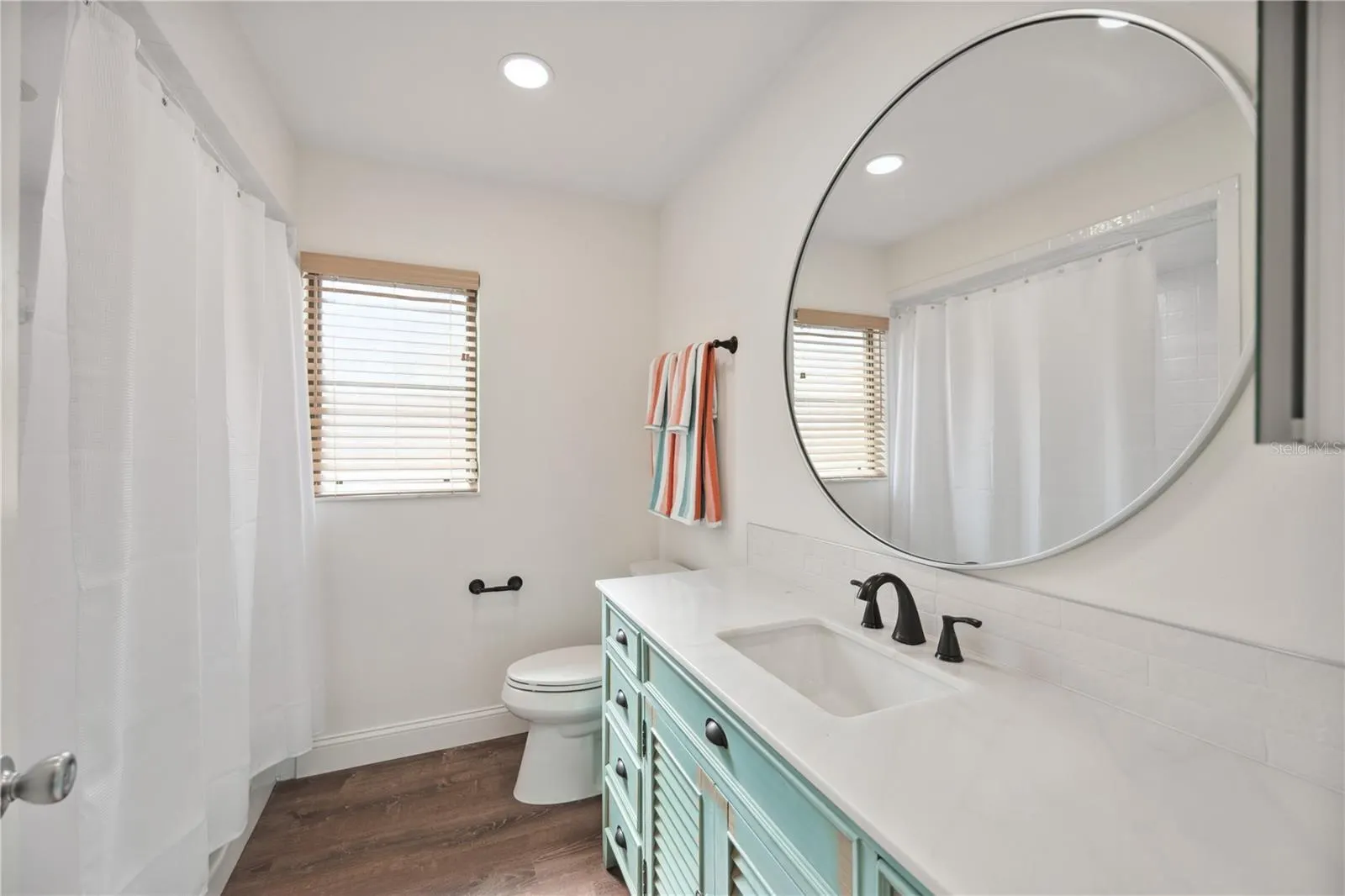 456 YACHT HARBOR DR