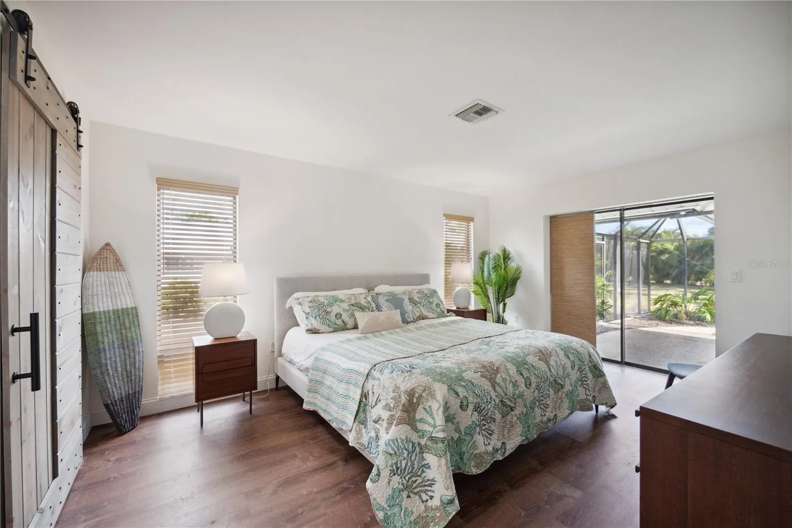 456 YACHT HARBOR DR