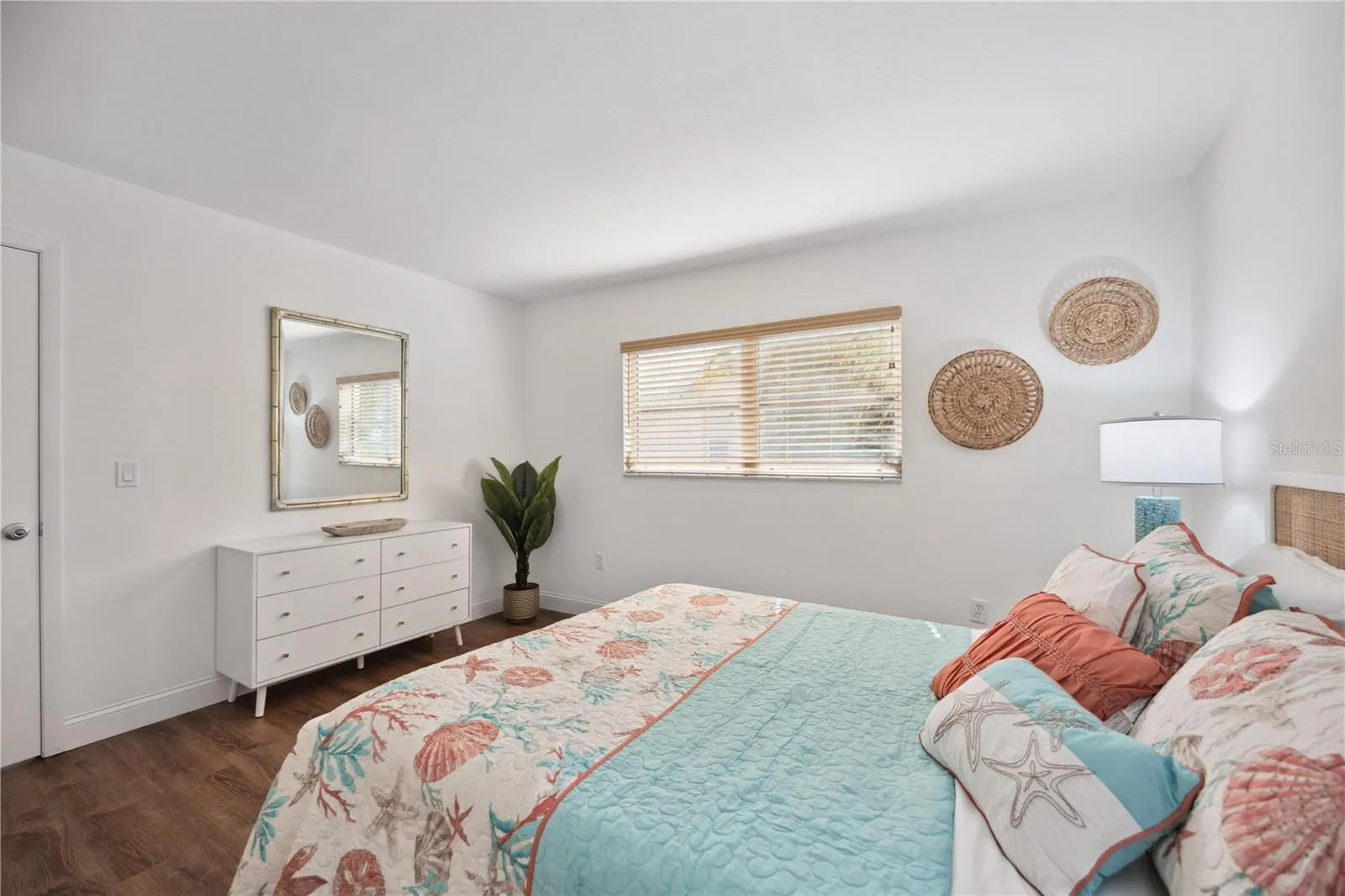 456 YACHT HARBOR DR