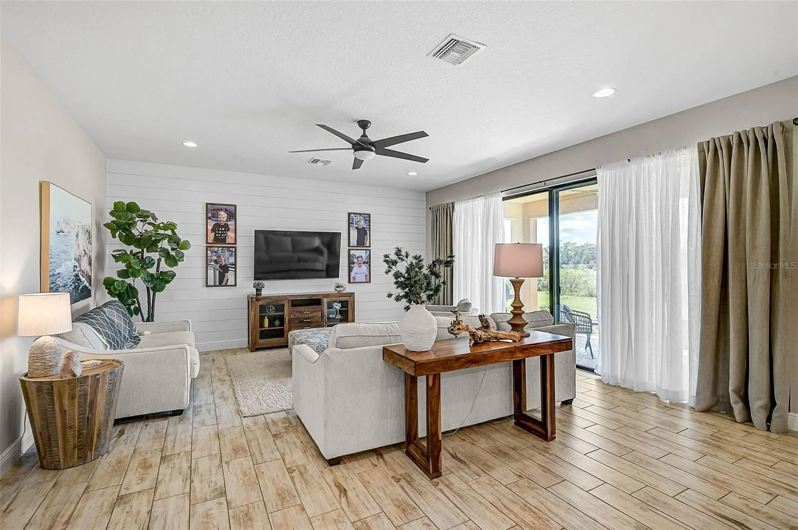 8417 DOVE BOG TER