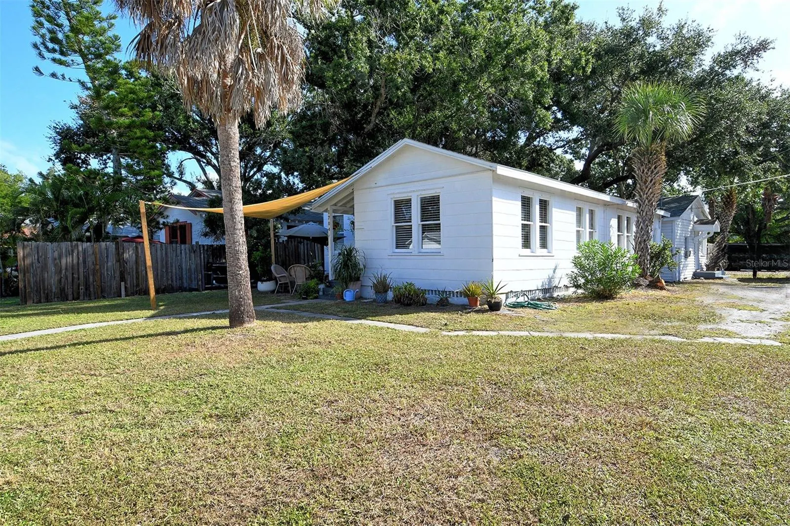 1704 COCOANUT AVE