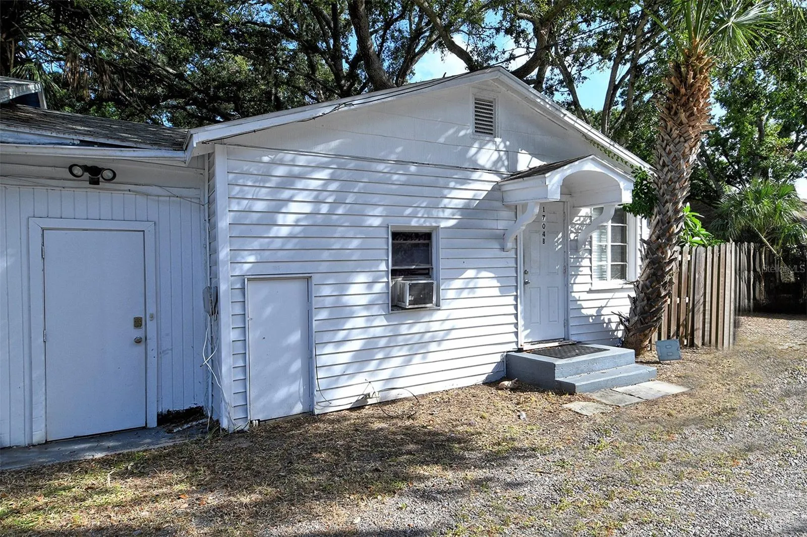 1704 COCOANUT AVE