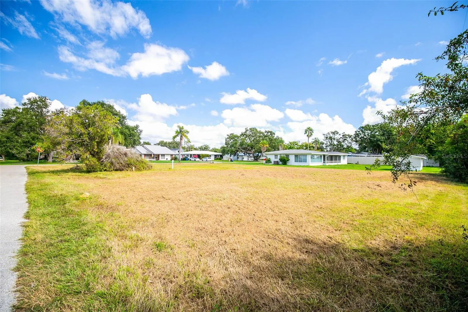 2110 SANDRALA DR