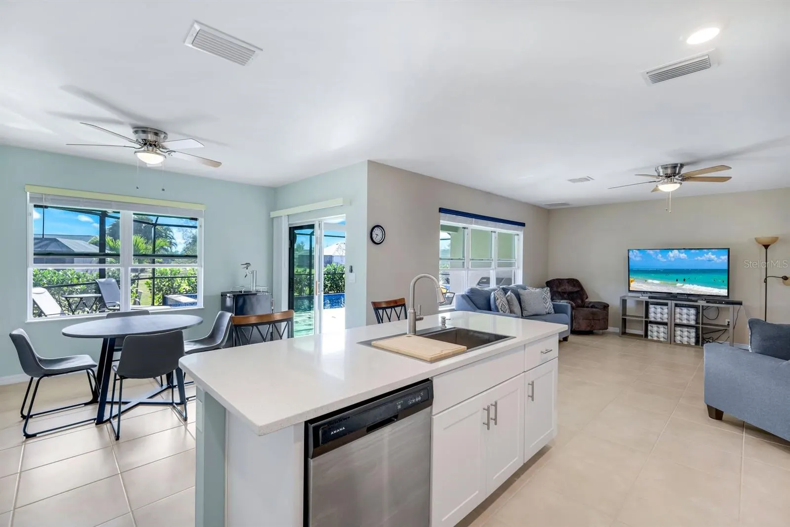566 CORRIENTES CIR