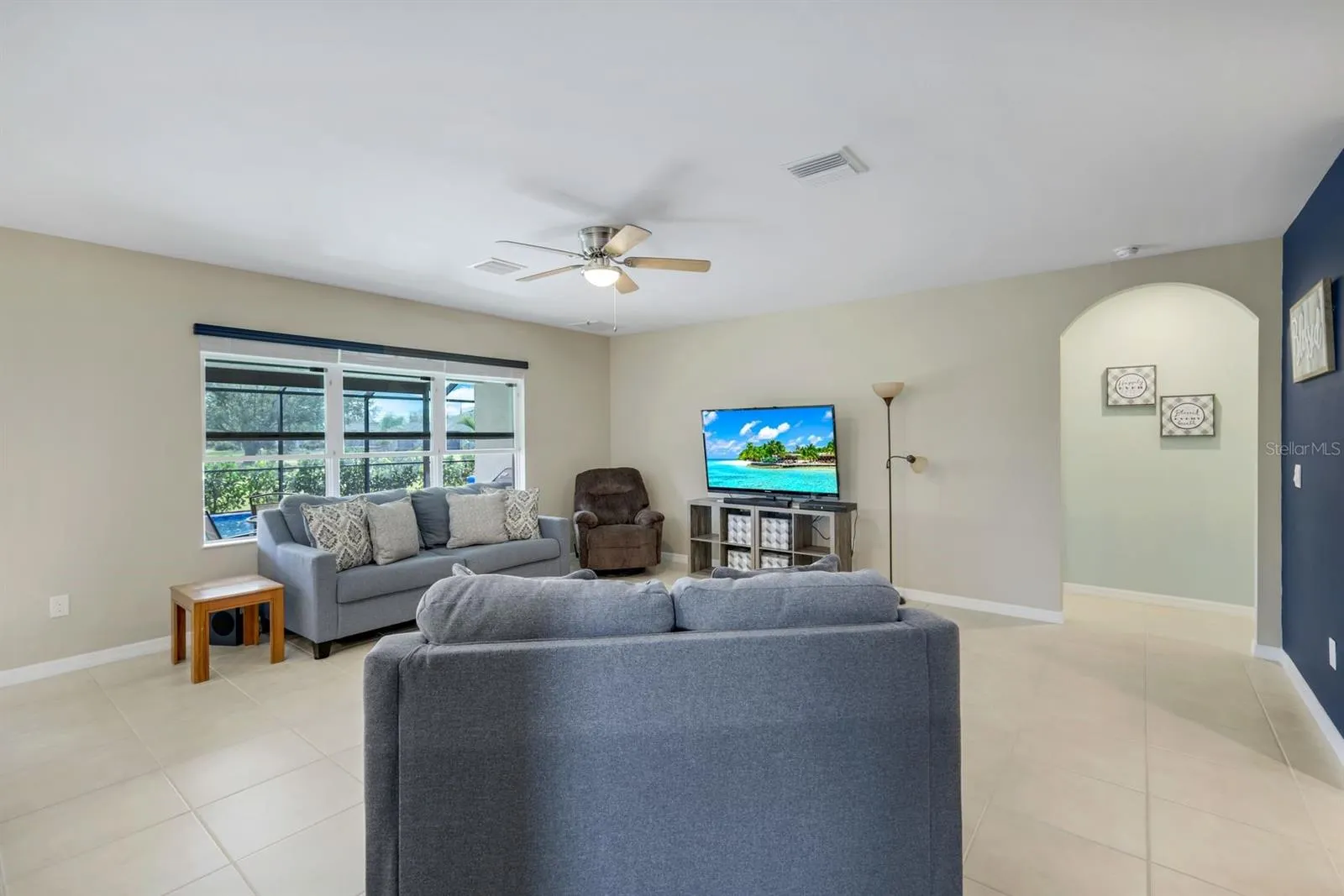 566 CORRIENTES CIR