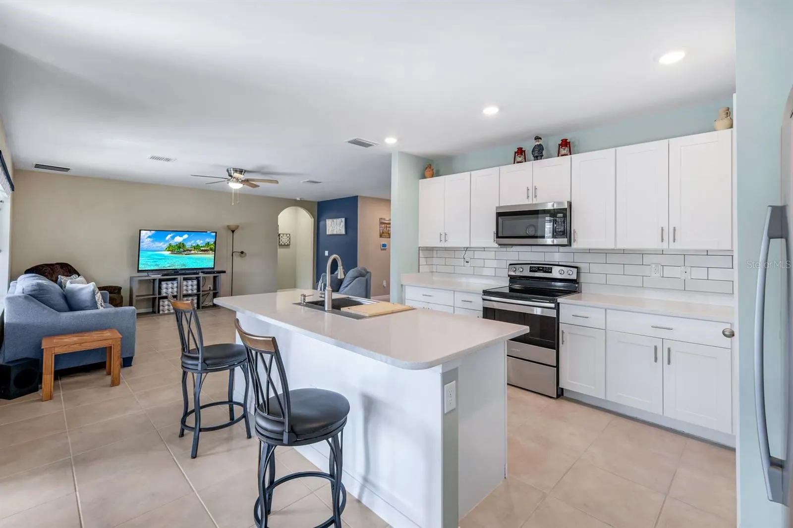 566 CORRIENTES CIR