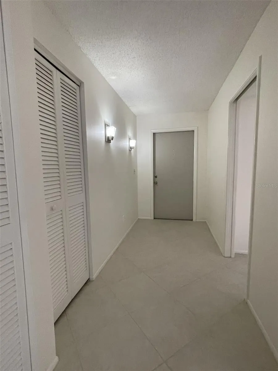 7030 W COUNTRY CLUB DR N #128, #128
