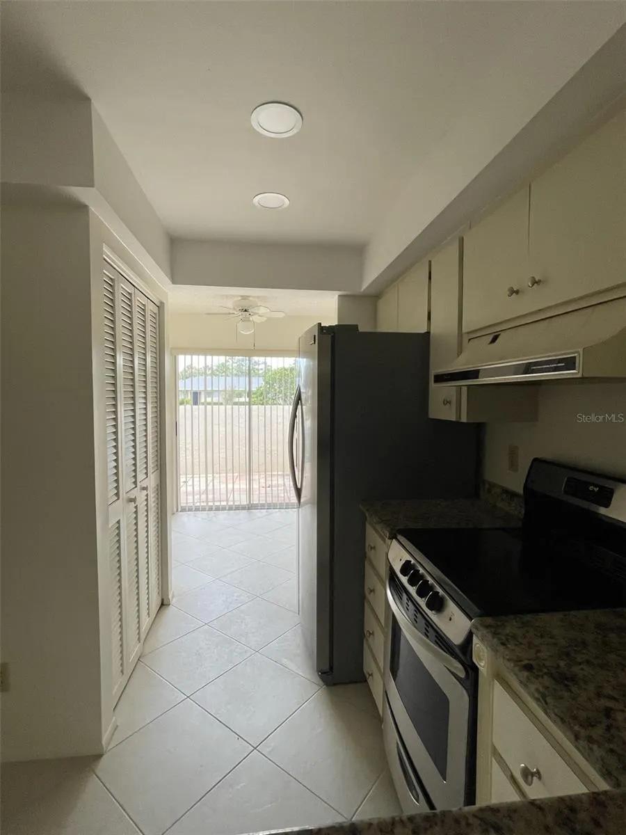7030 W COUNTRY CLUB DR N #128, #128
