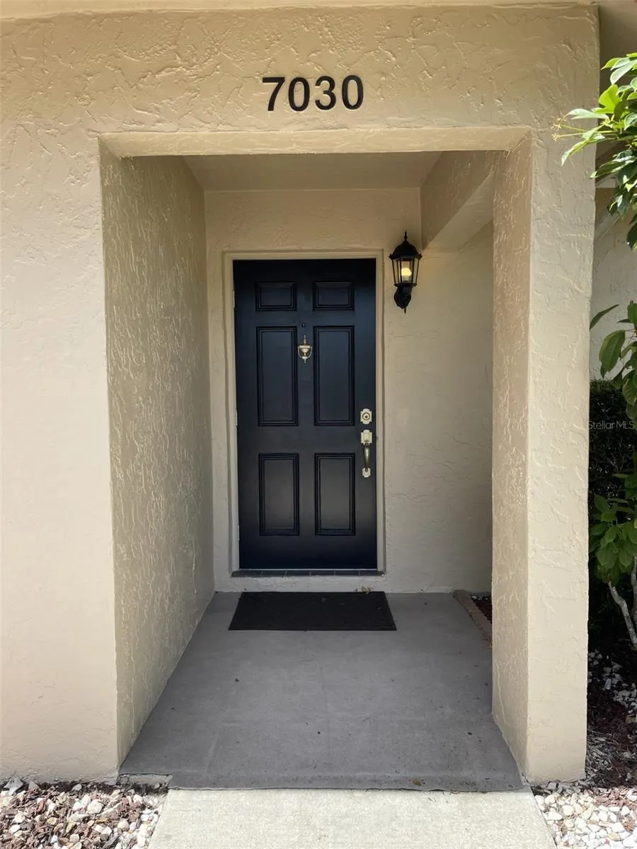 7030 W COUNTRY CLUB DR N #128, #128