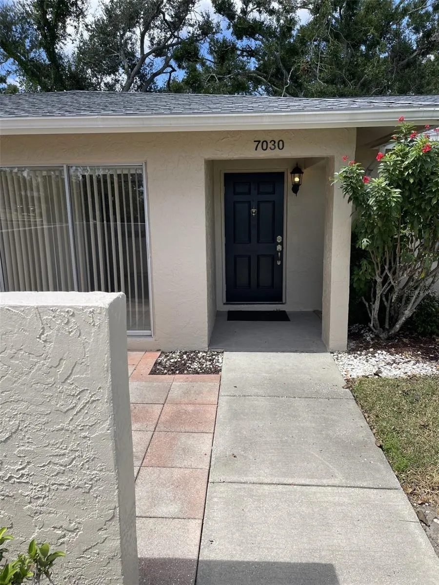7030 W COUNTRY CLUB DR N #128, #128