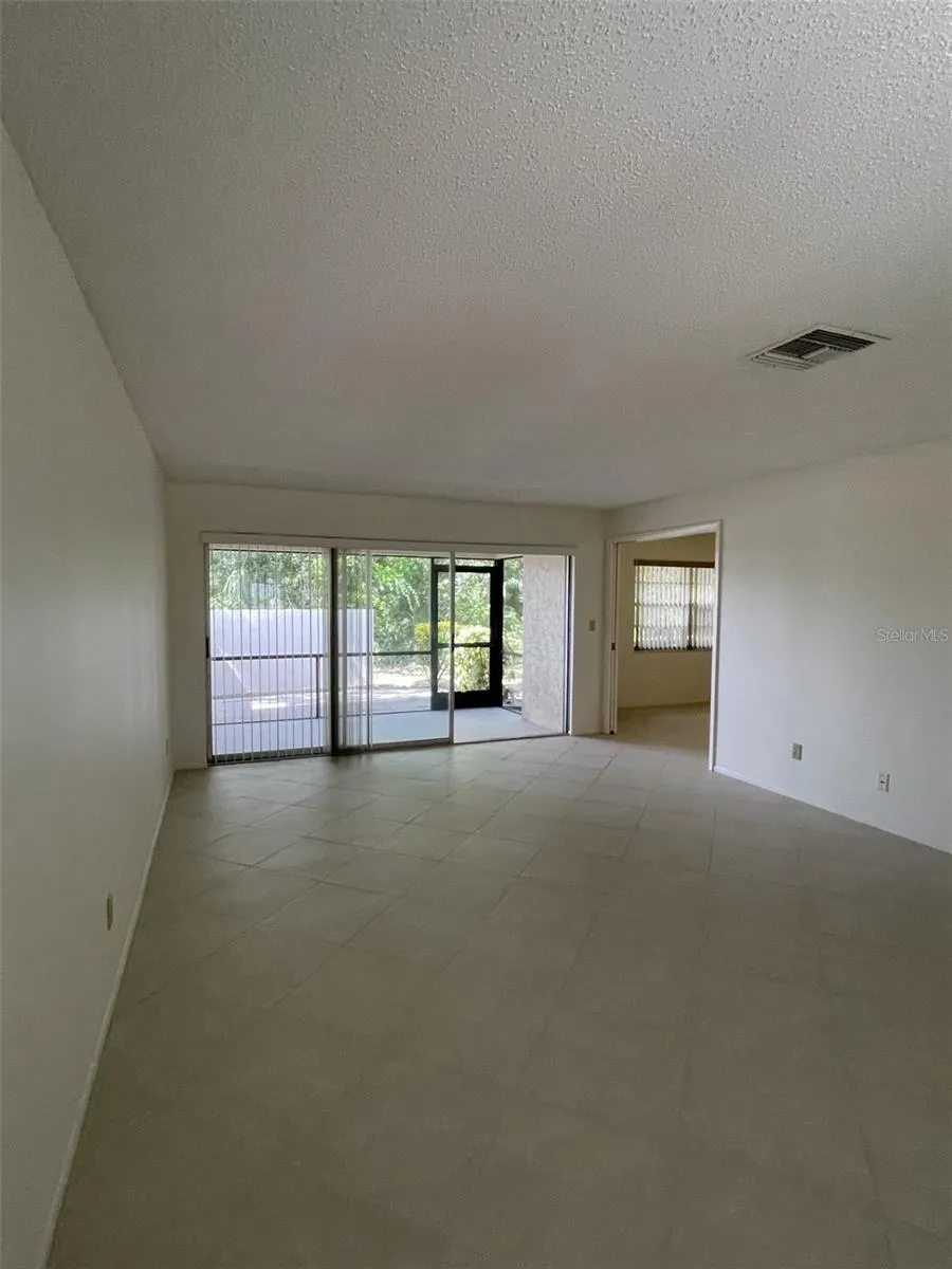 7030 W COUNTRY CLUB DR N #128, #128