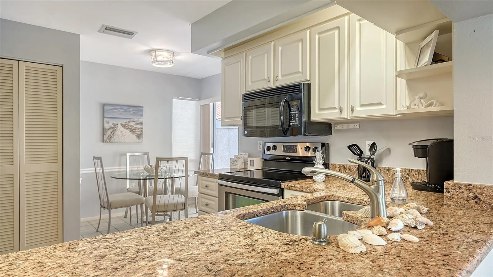 7320 GOLF POINTE CIR