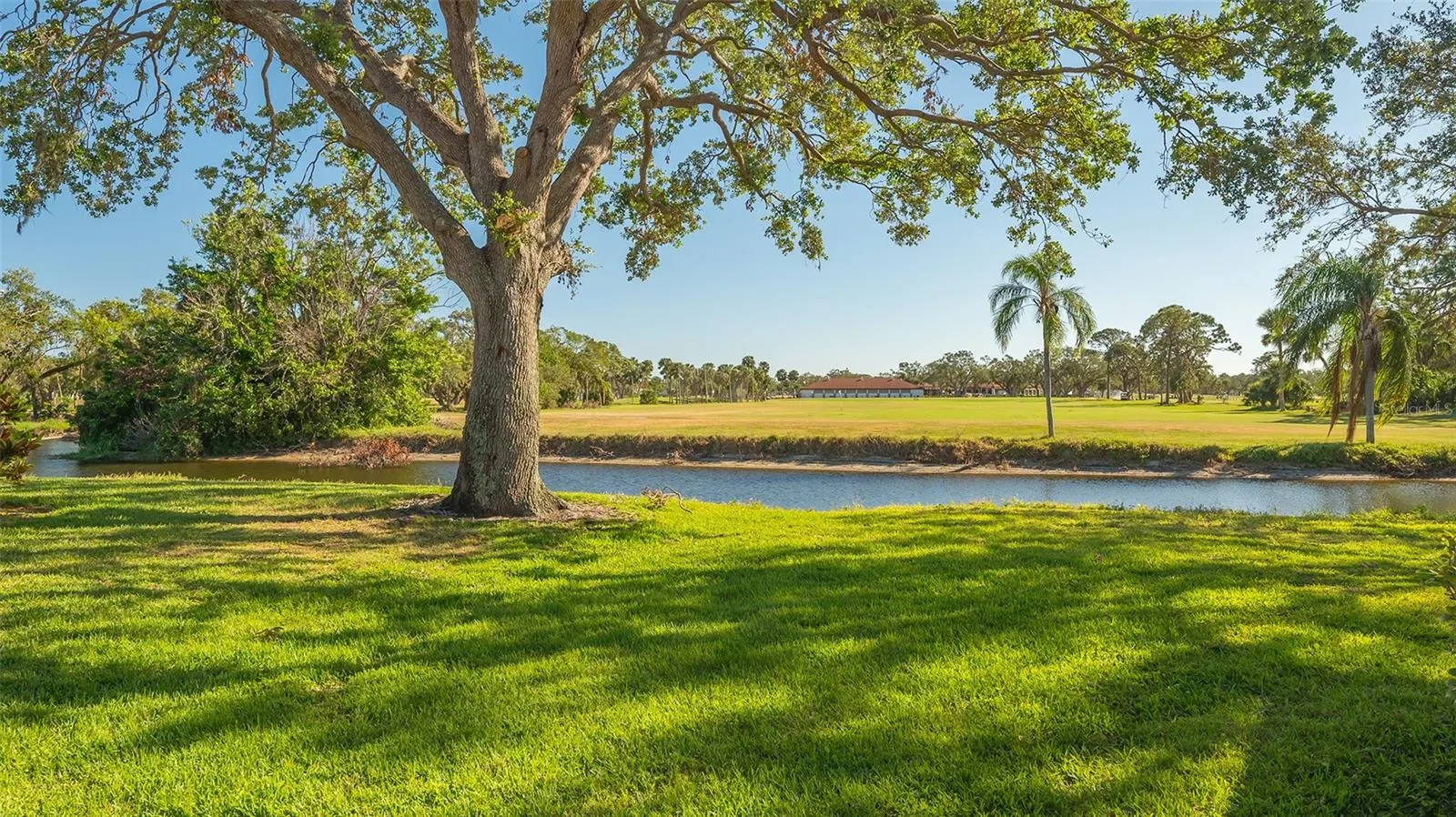 7320 GOLF POINTE CIR