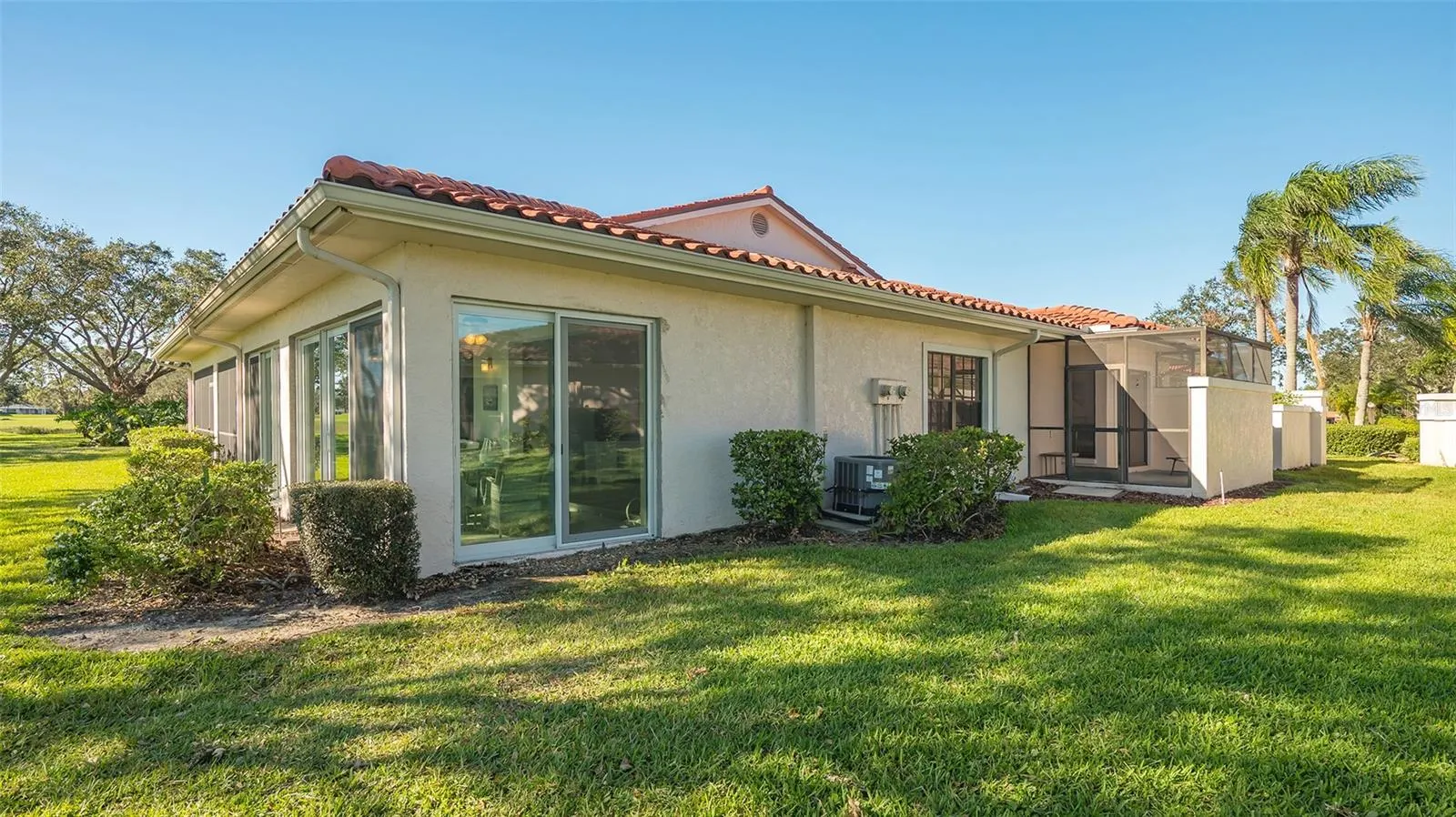 7320 GOLF POINTE CIR