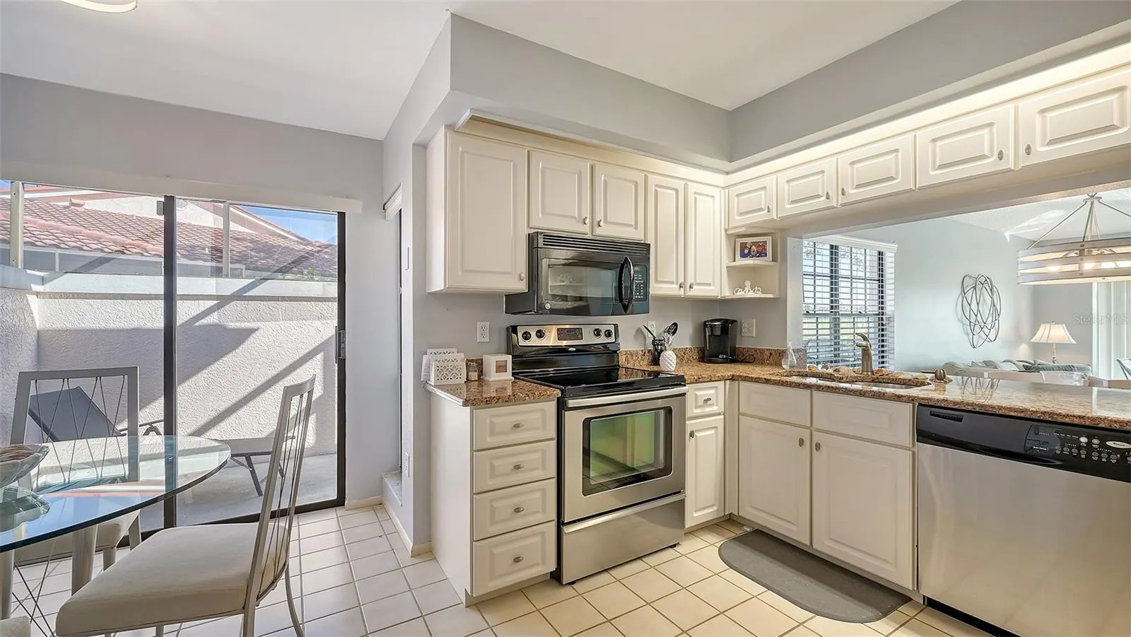 7320 GOLF POINTE CIR