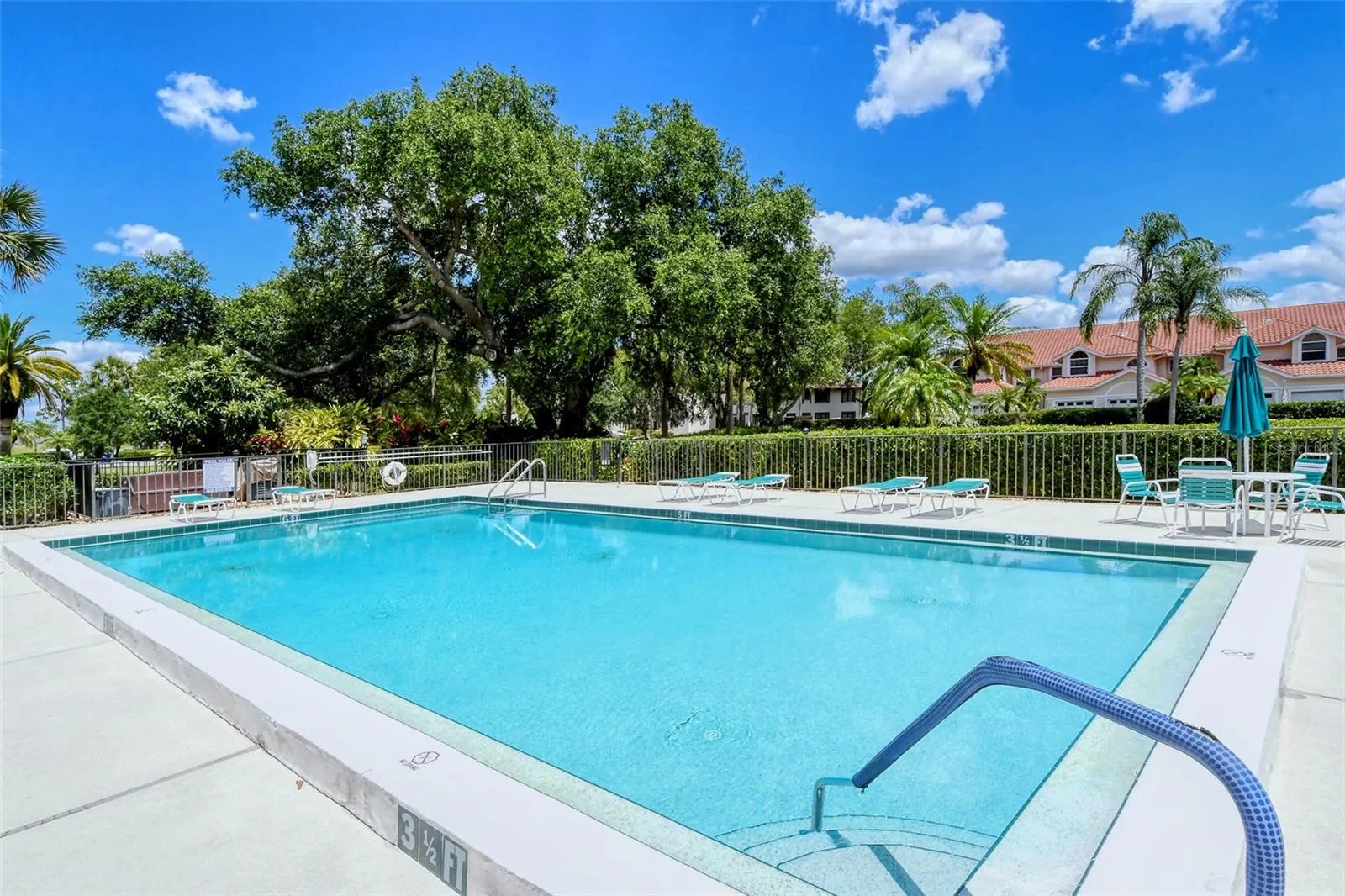 7320 GOLF POINTE CIR