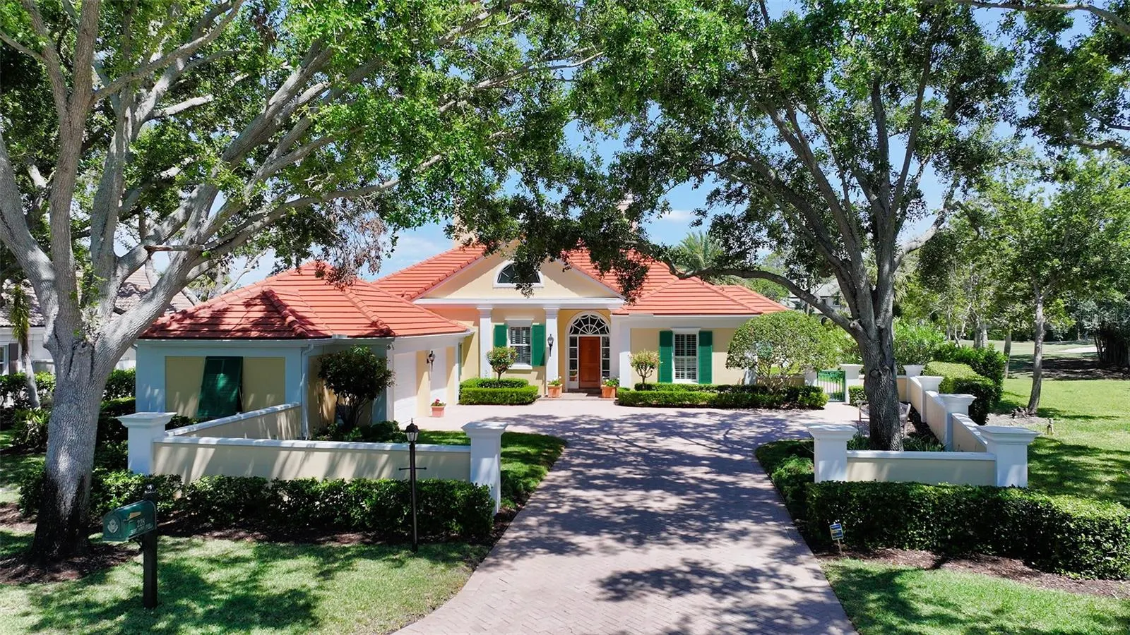 228 SAINT JAMES PARK