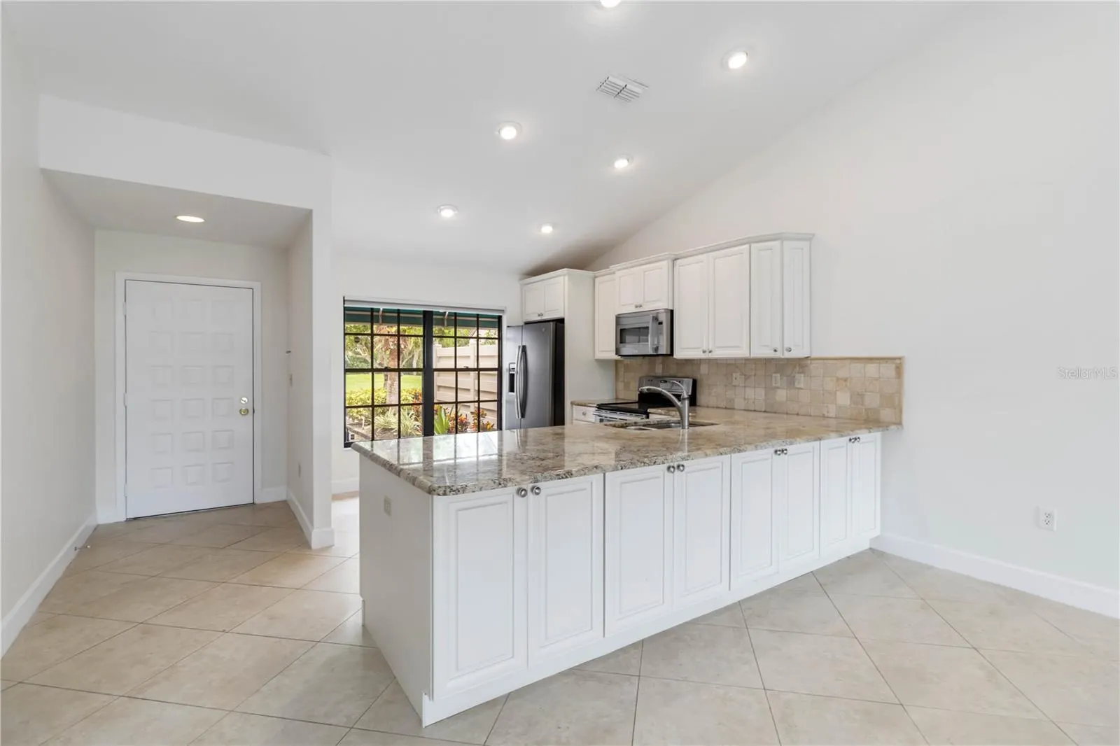 6085 CLUBSIDE DR