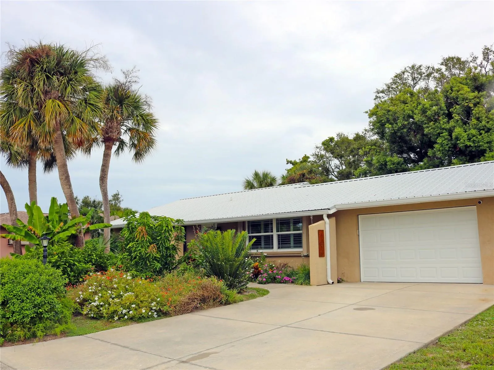 506 CASAS BONITAS DR