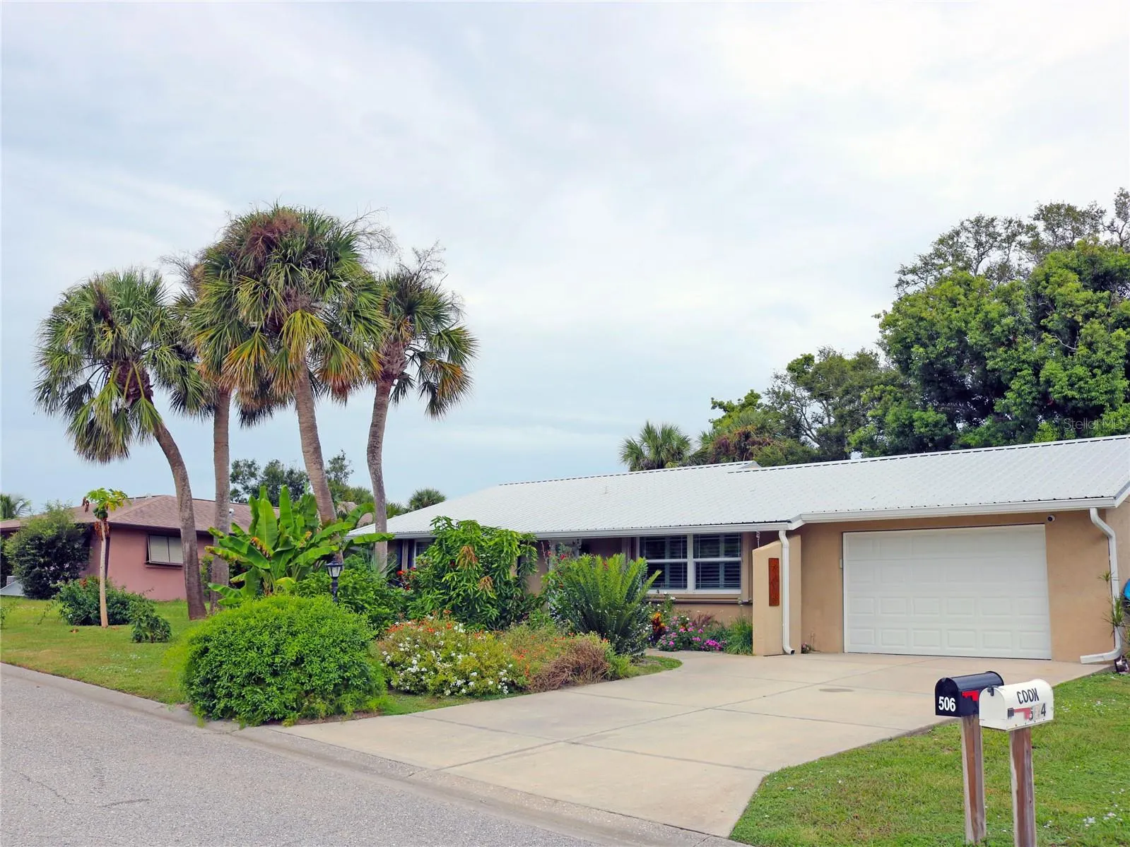 506 CASAS BONITAS DR