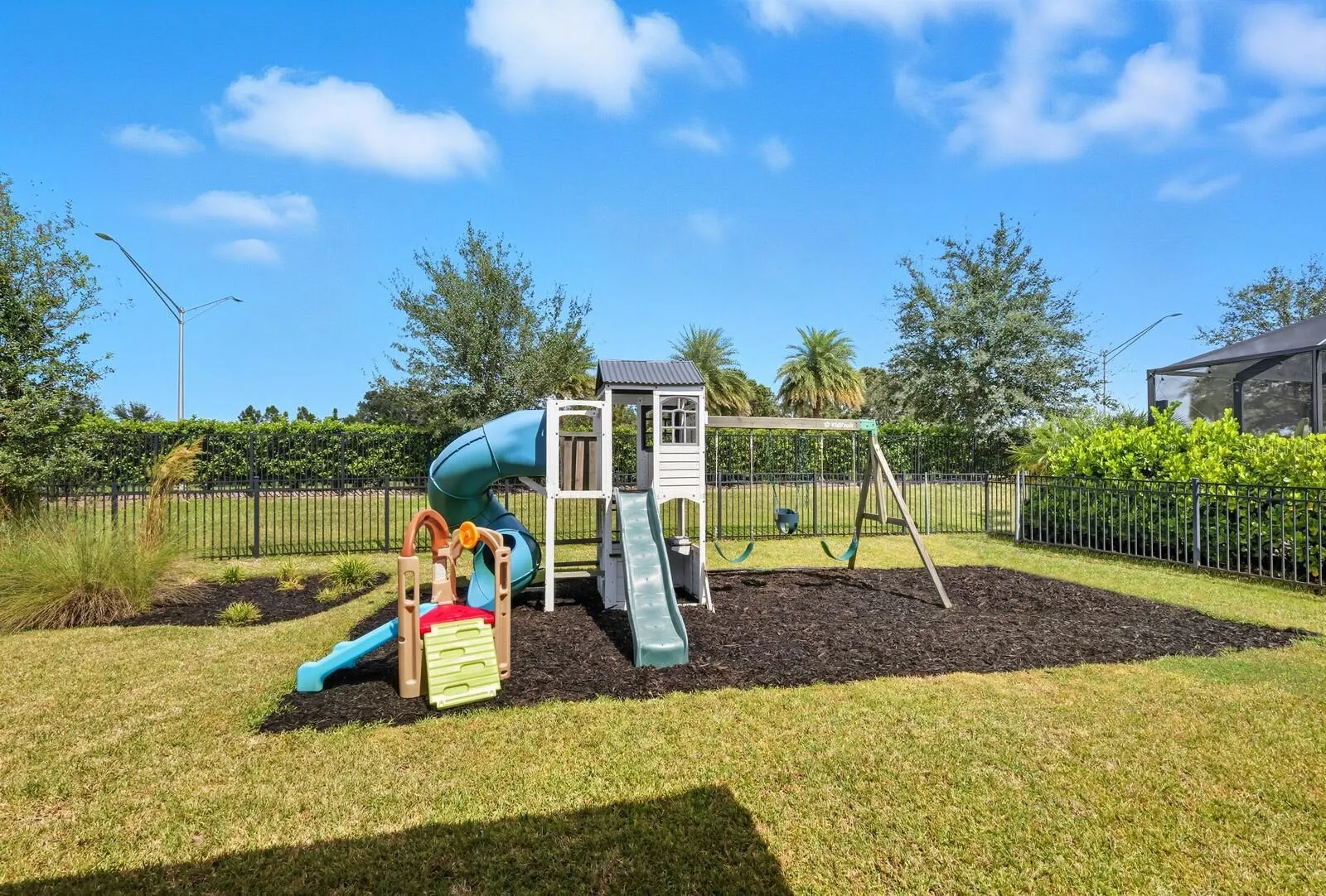 2033 WOODLEAF HAMMOCK CT