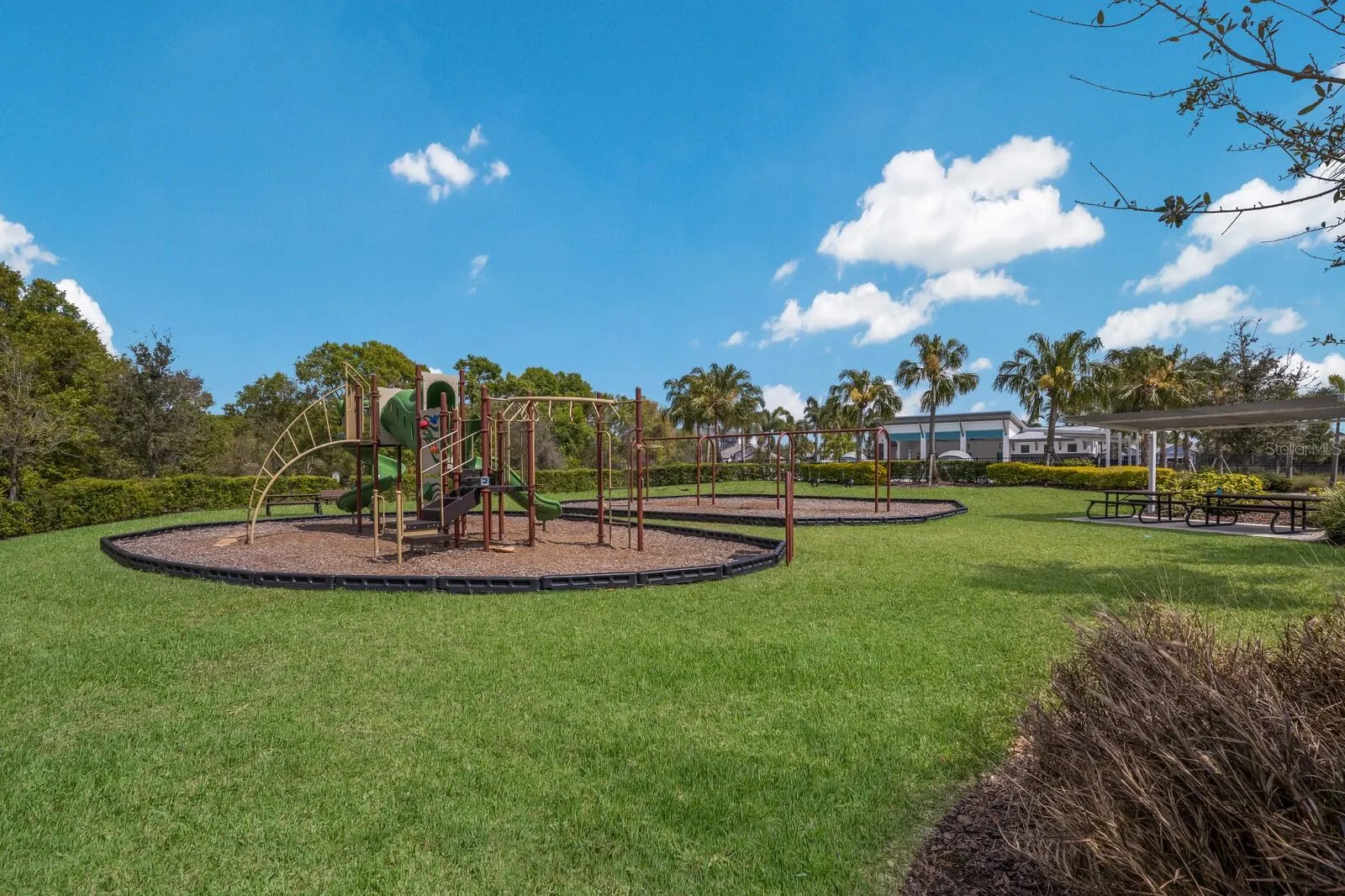 2033 WOODLEAF HAMMOCK CT