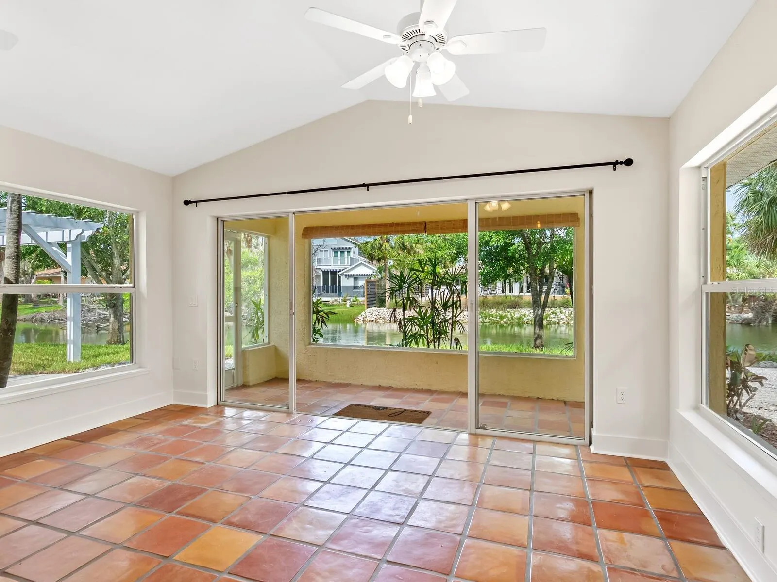 4830 ESTRADA DE COSTA