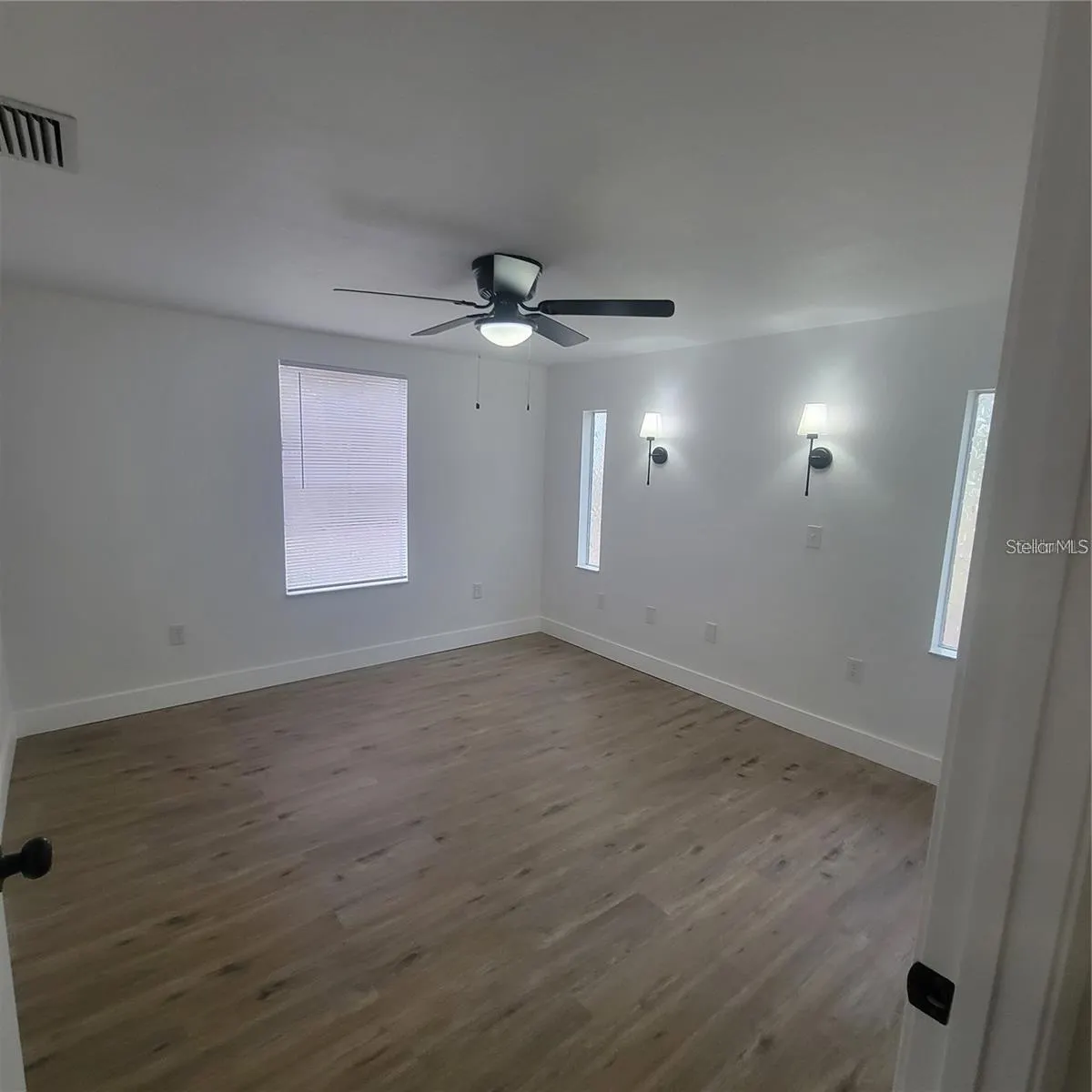 2211 S TRIVET PT