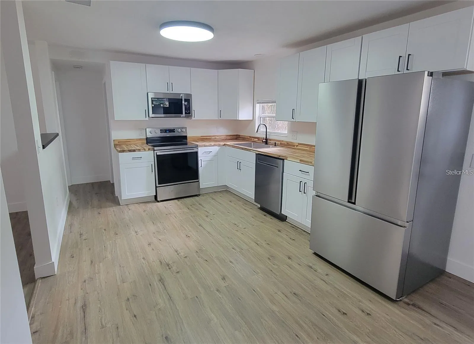 2211 S TRIVET PT