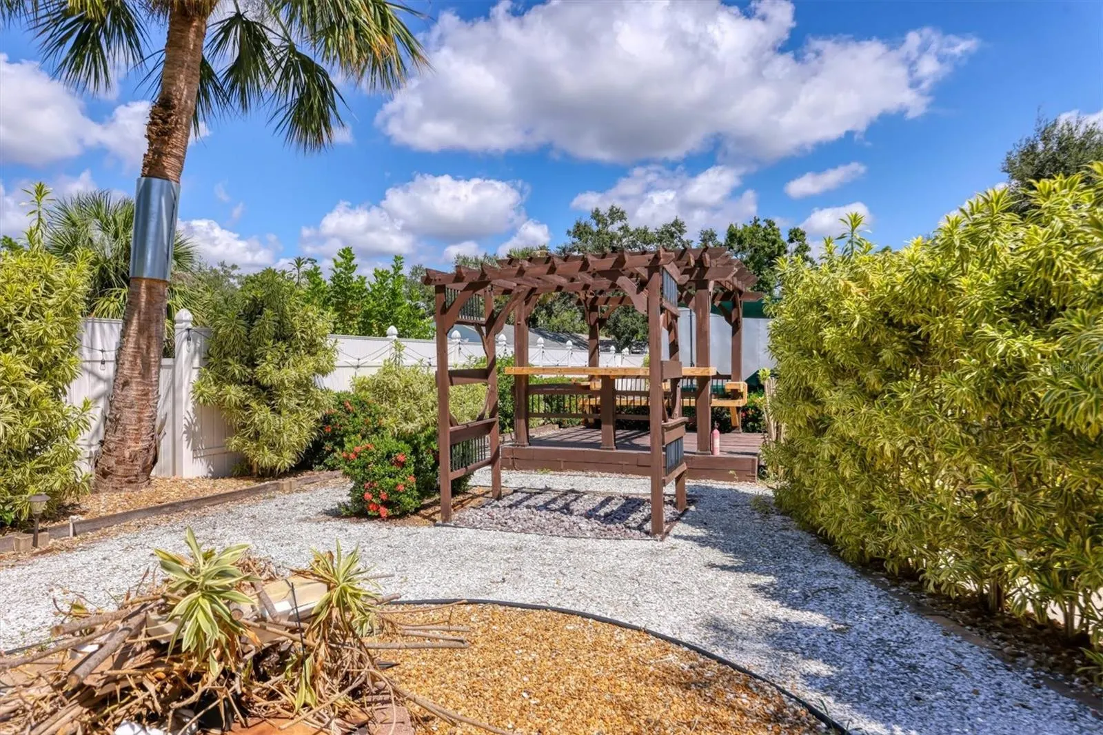 2935 WOODPINE CIR