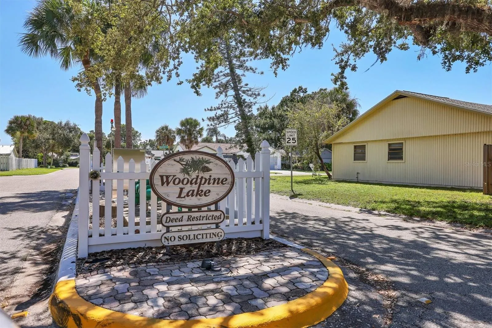 2935 WOODPINE CIR