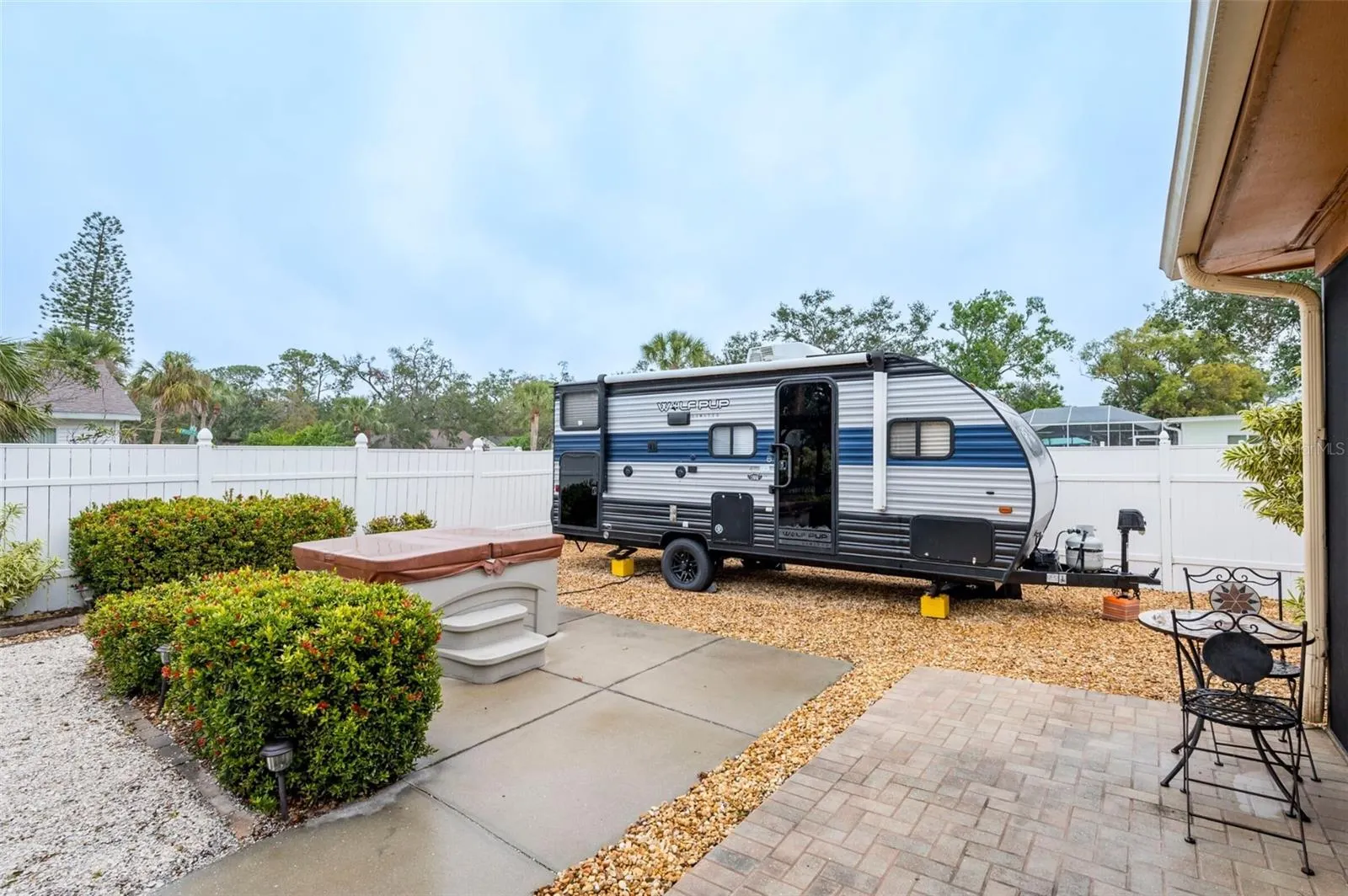 2935 WOODPINE CIR