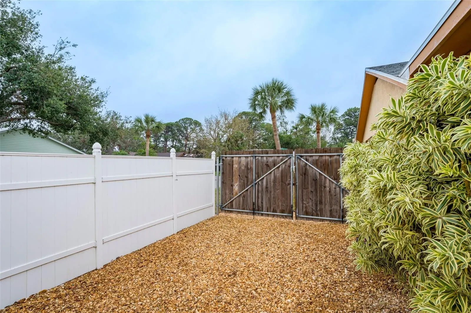 2935 WOODPINE CIR