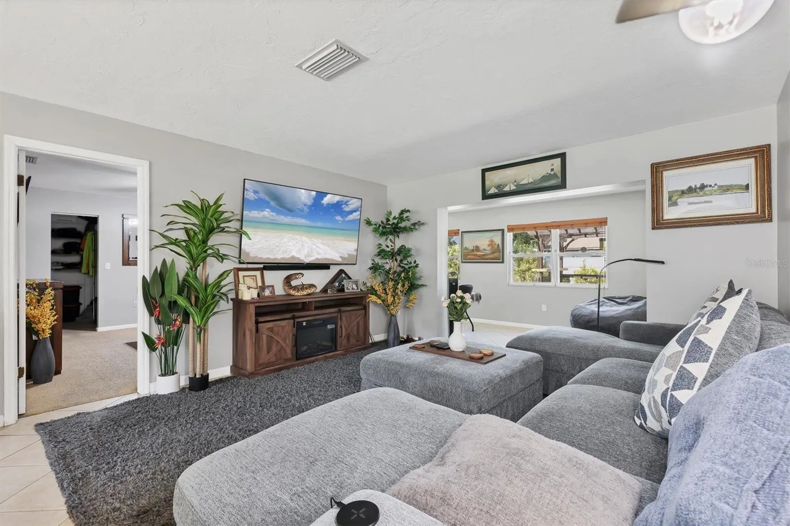 2935 WOODPINE CIR