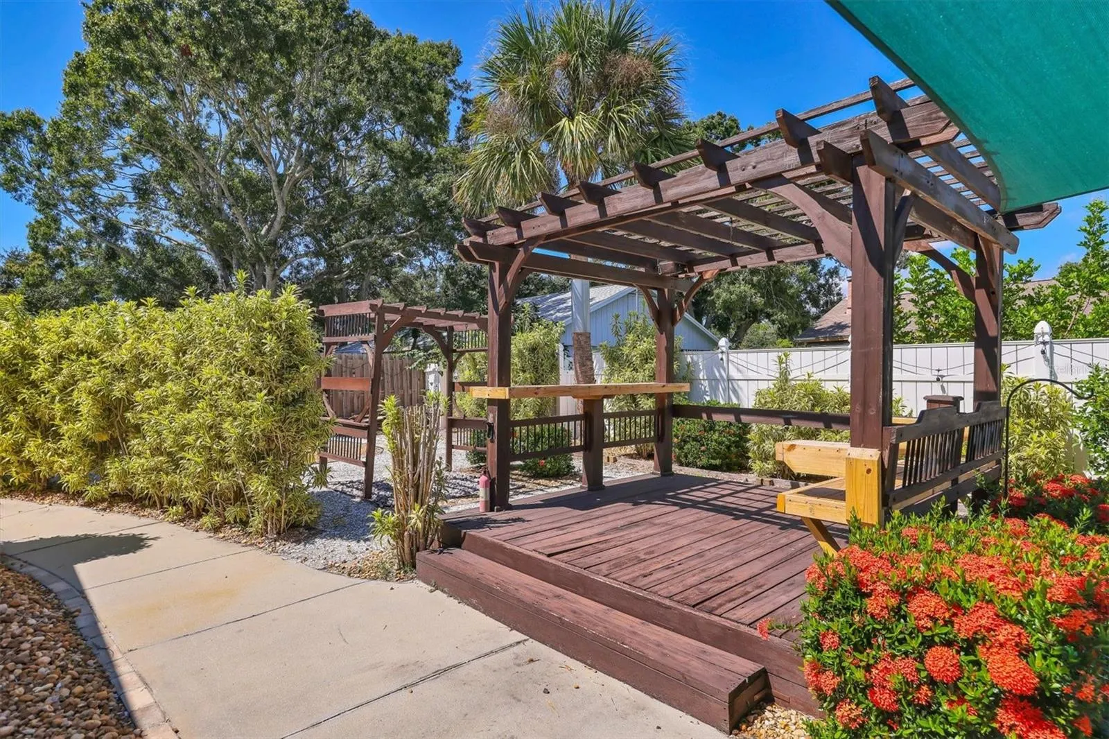 2935 WOODPINE CIR