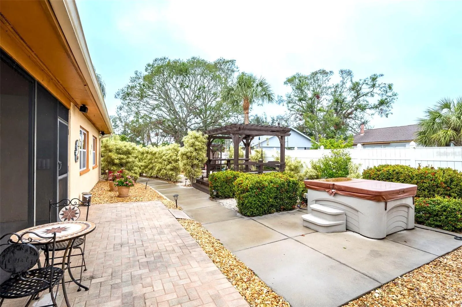 2935 WOODPINE CIR